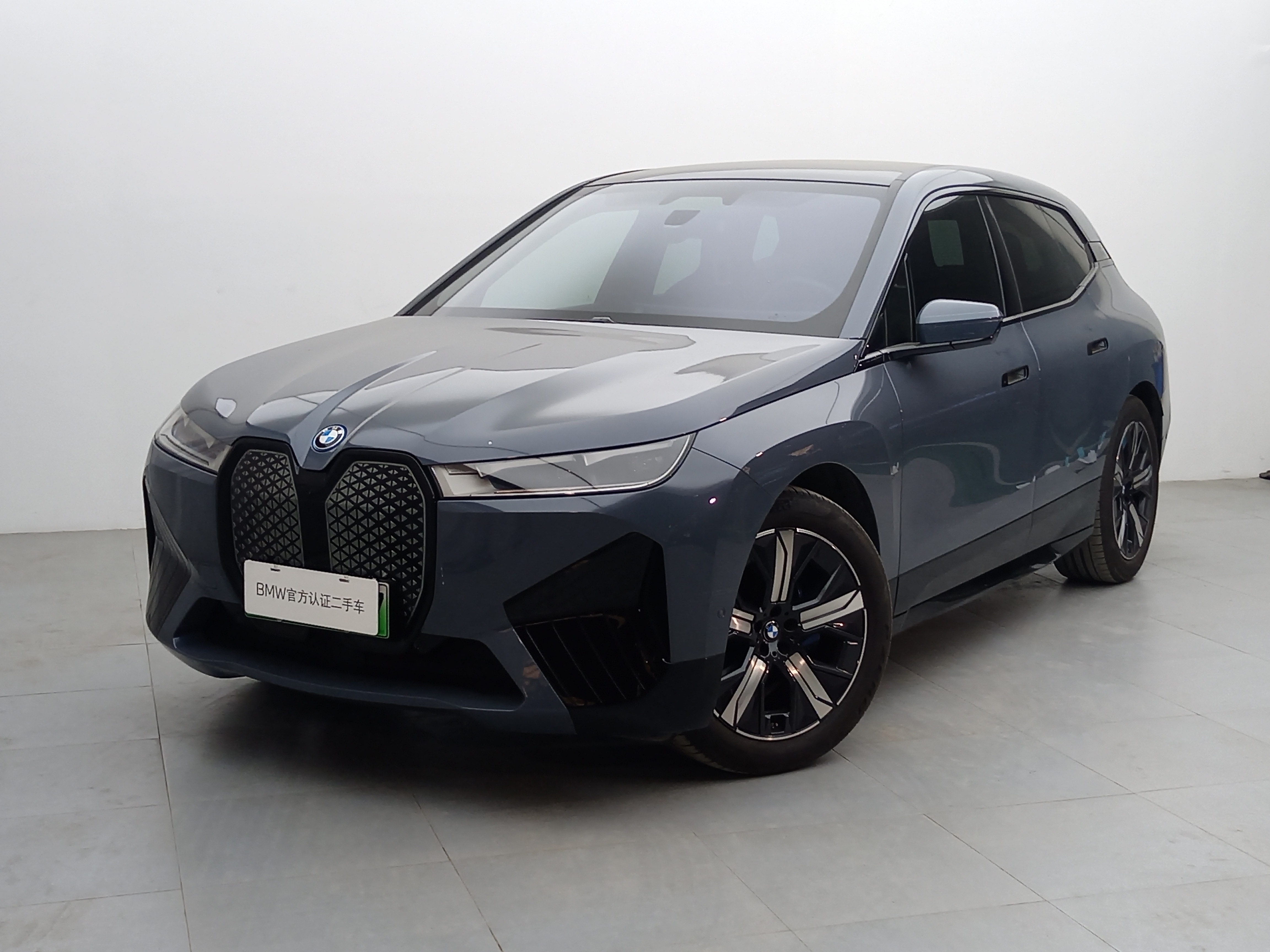 BMW iX 2023 car image 