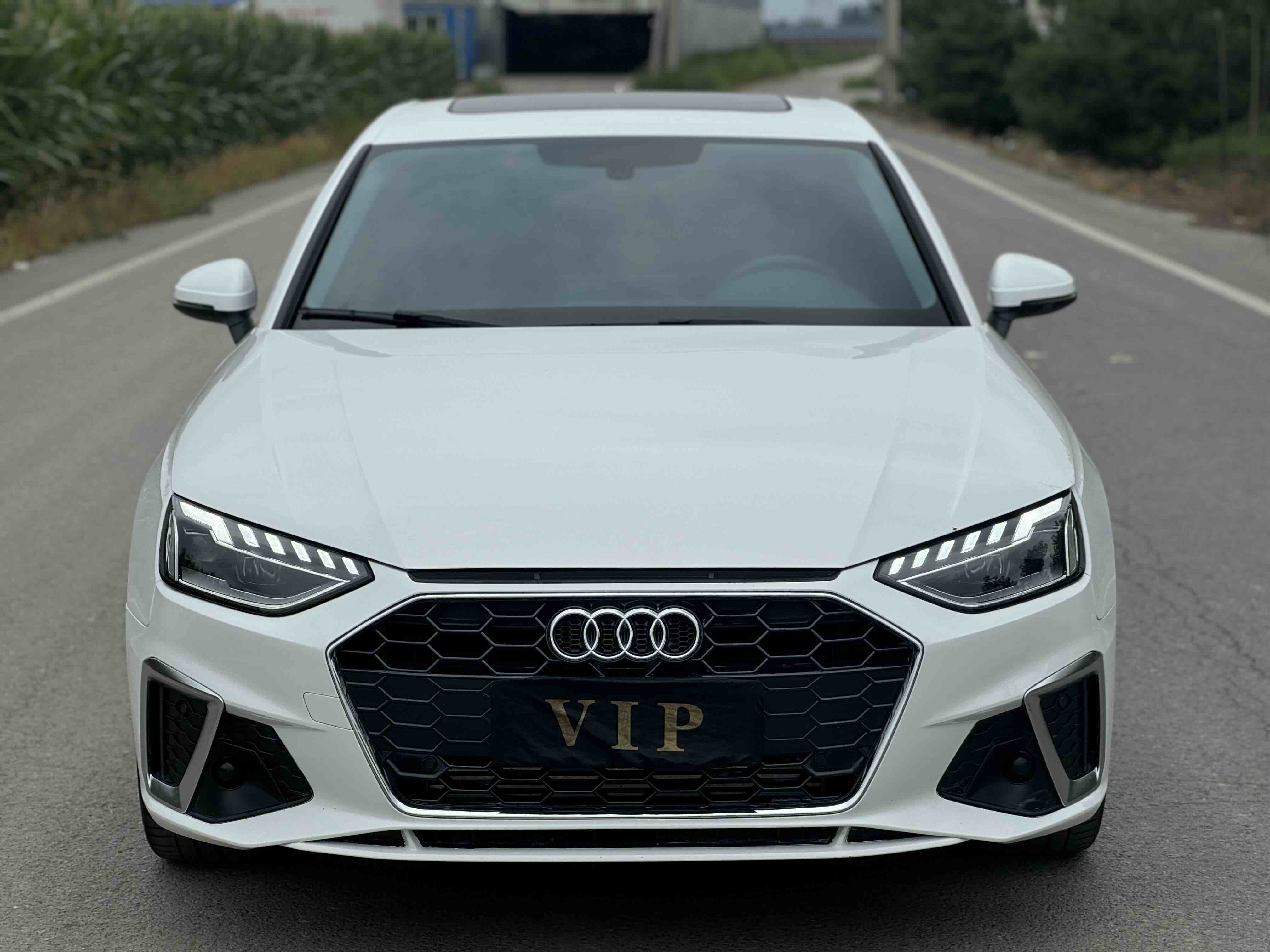 Audi A4L 2023 car image 