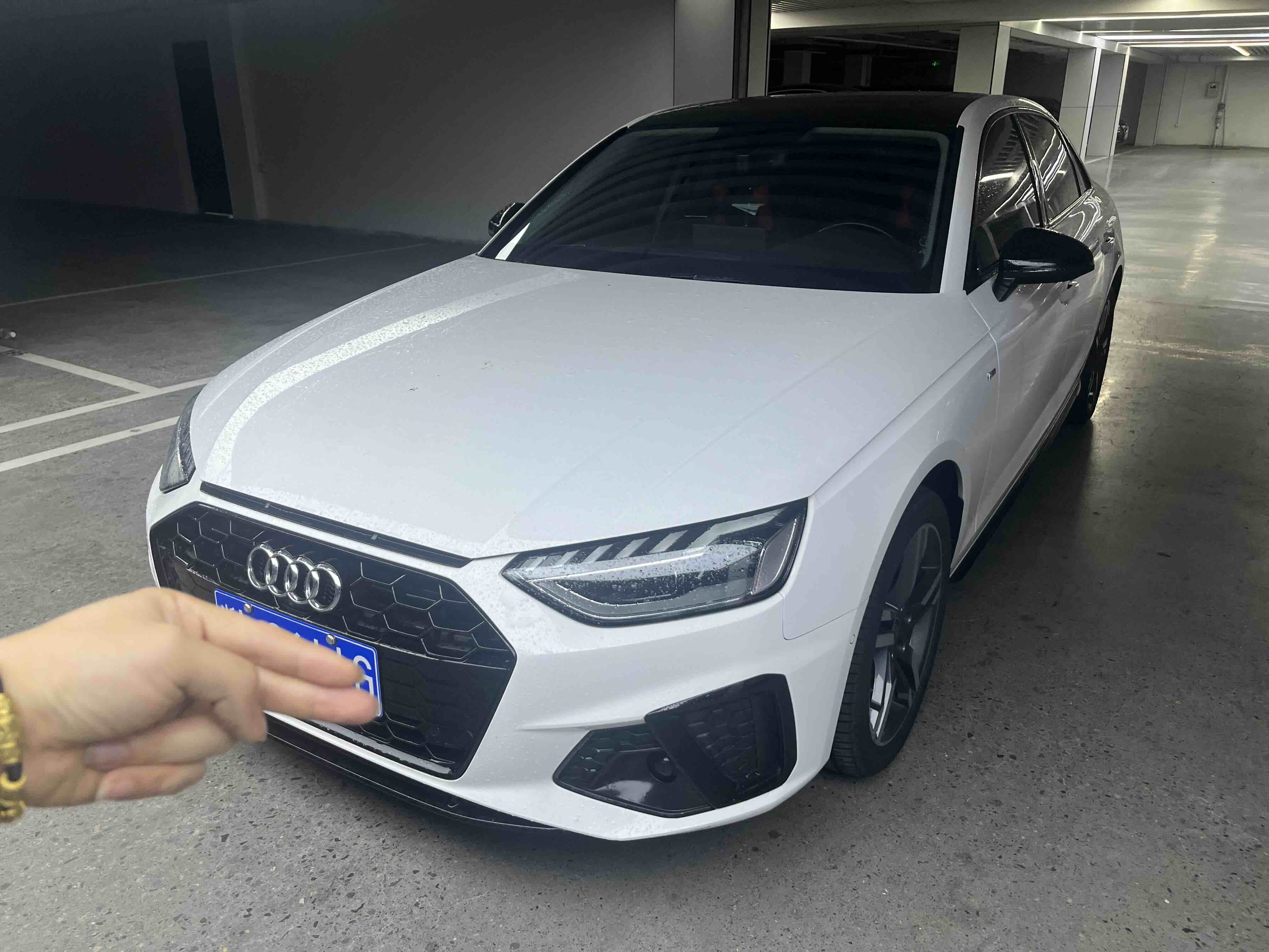 Audi A4L 2022 car image 