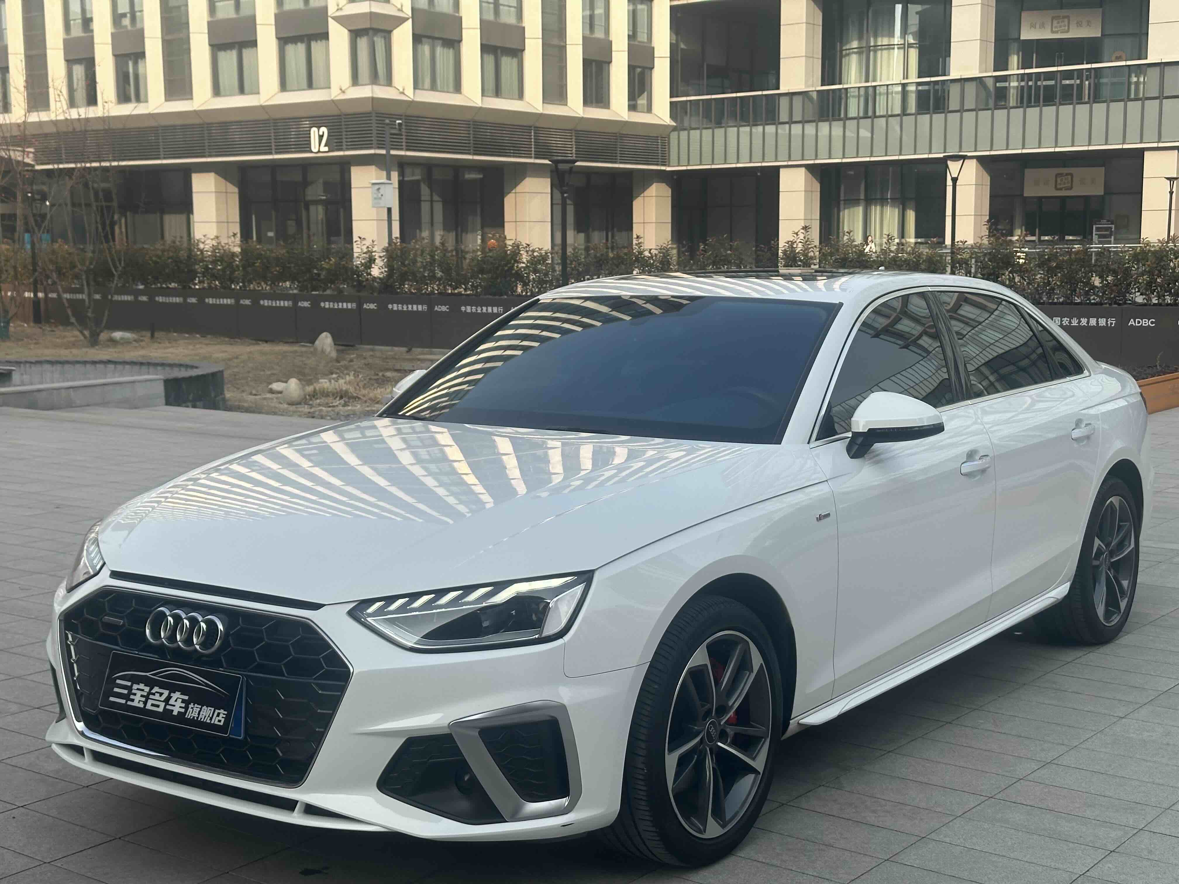 Audi A4L 2022 car image 