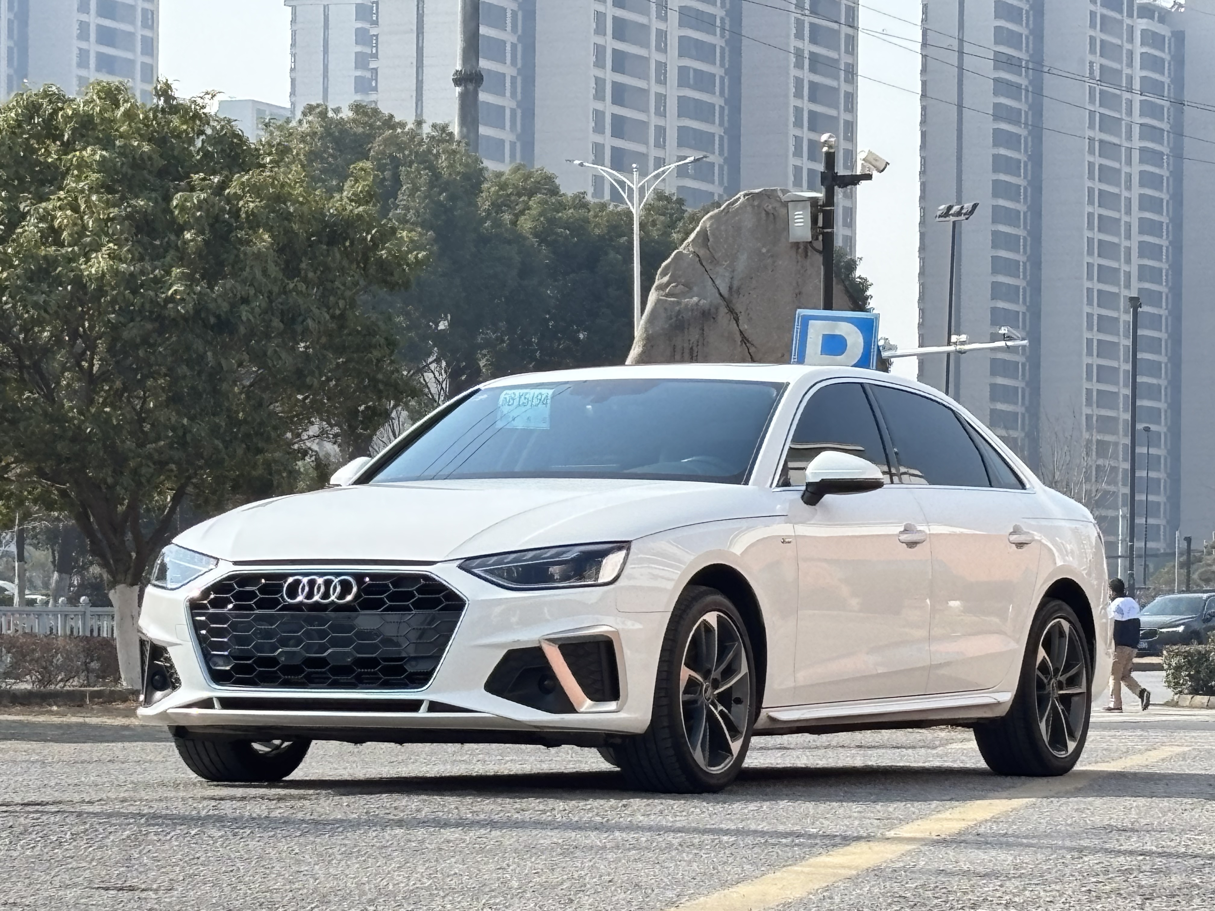 Audi A4L 2022 car image 