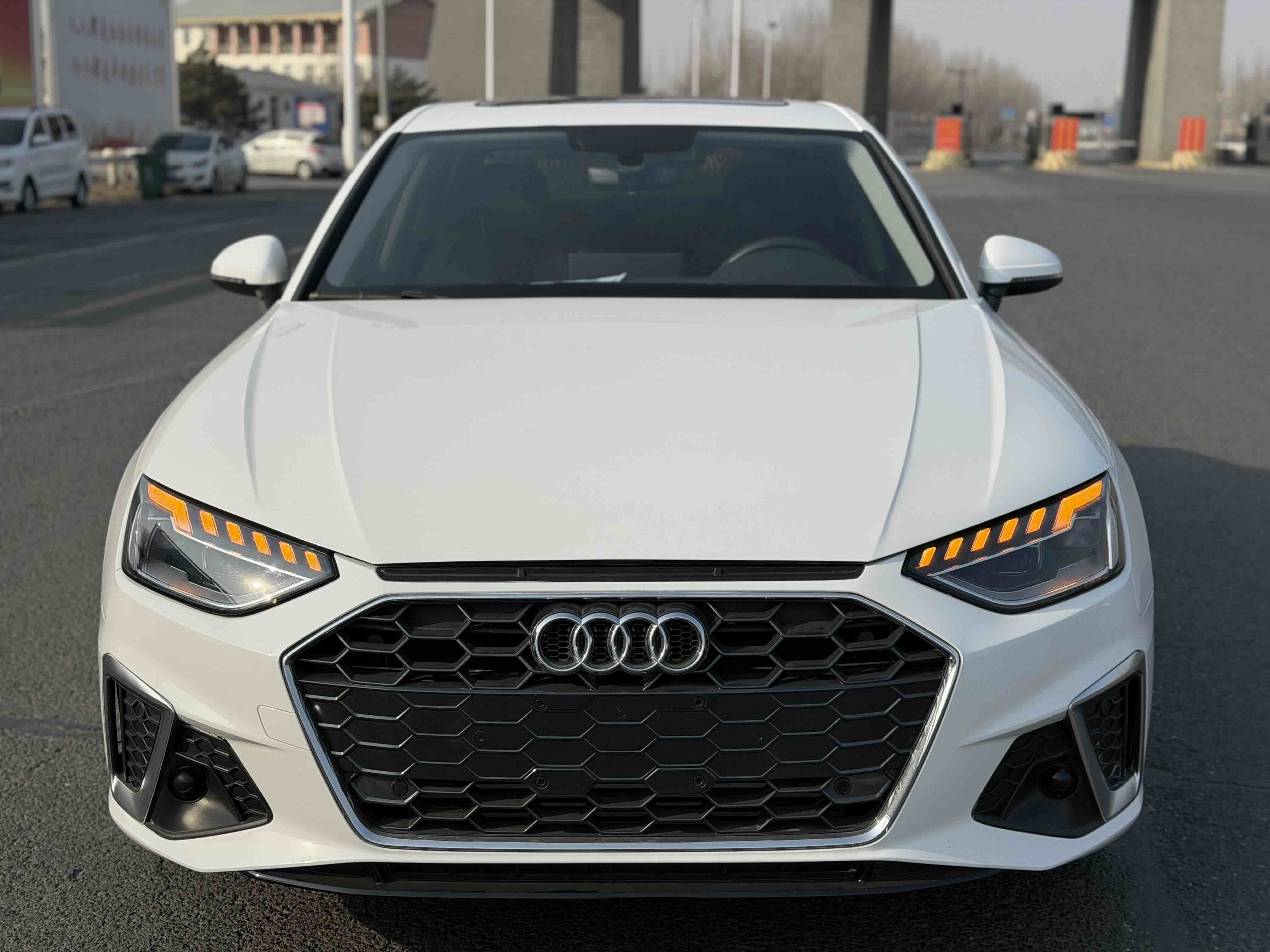 Audi A4L 2022 car image 