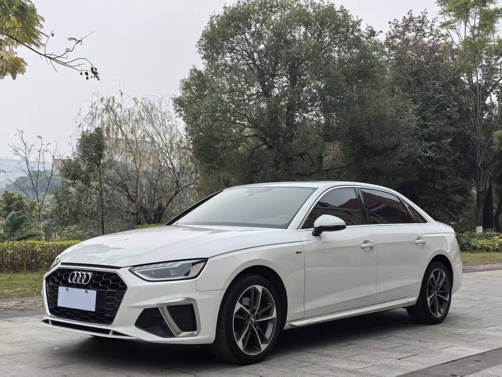 Audi A4L 2022 Audi A4L 2022 car image