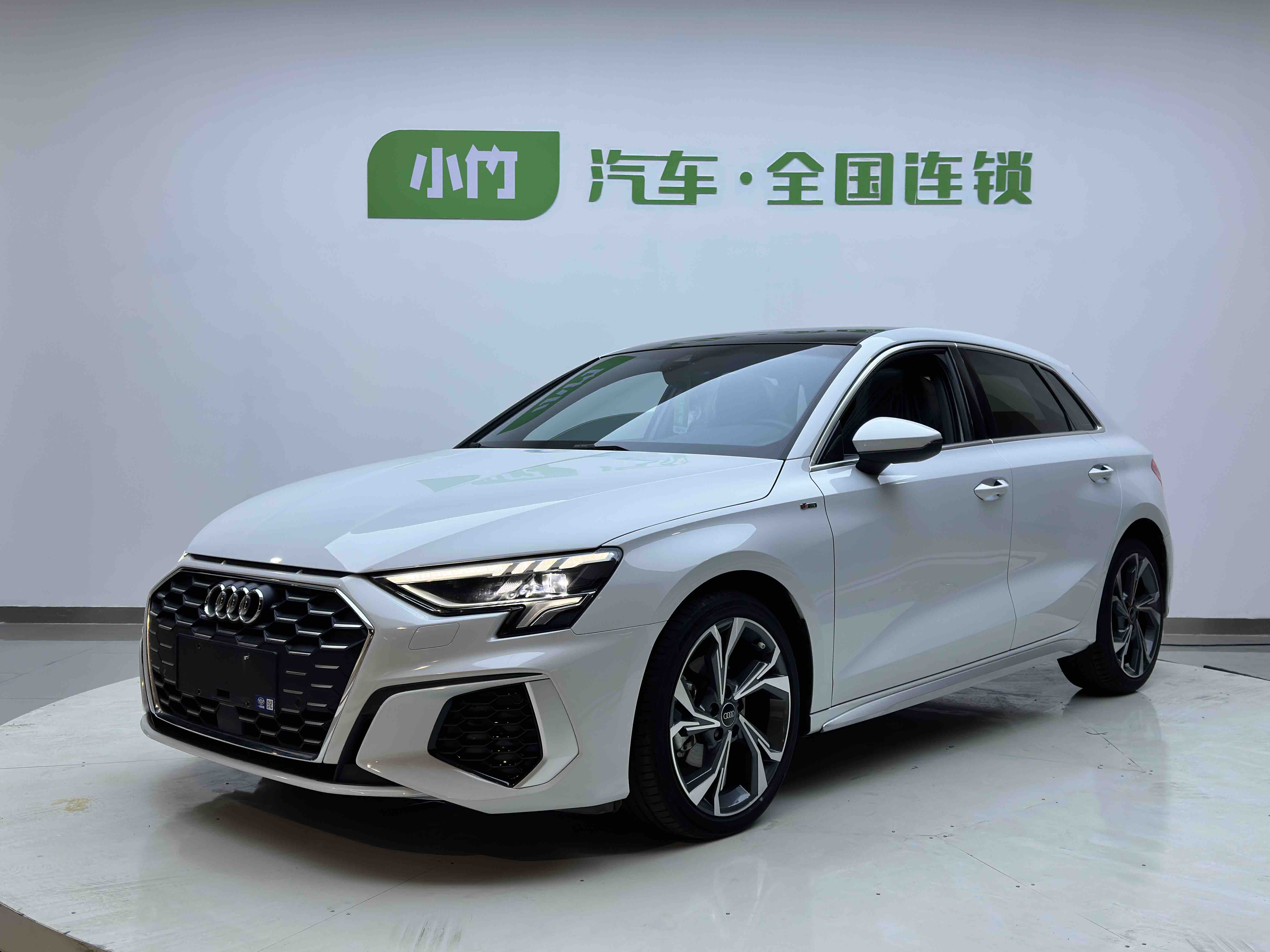 2023 2023 immagine di auto