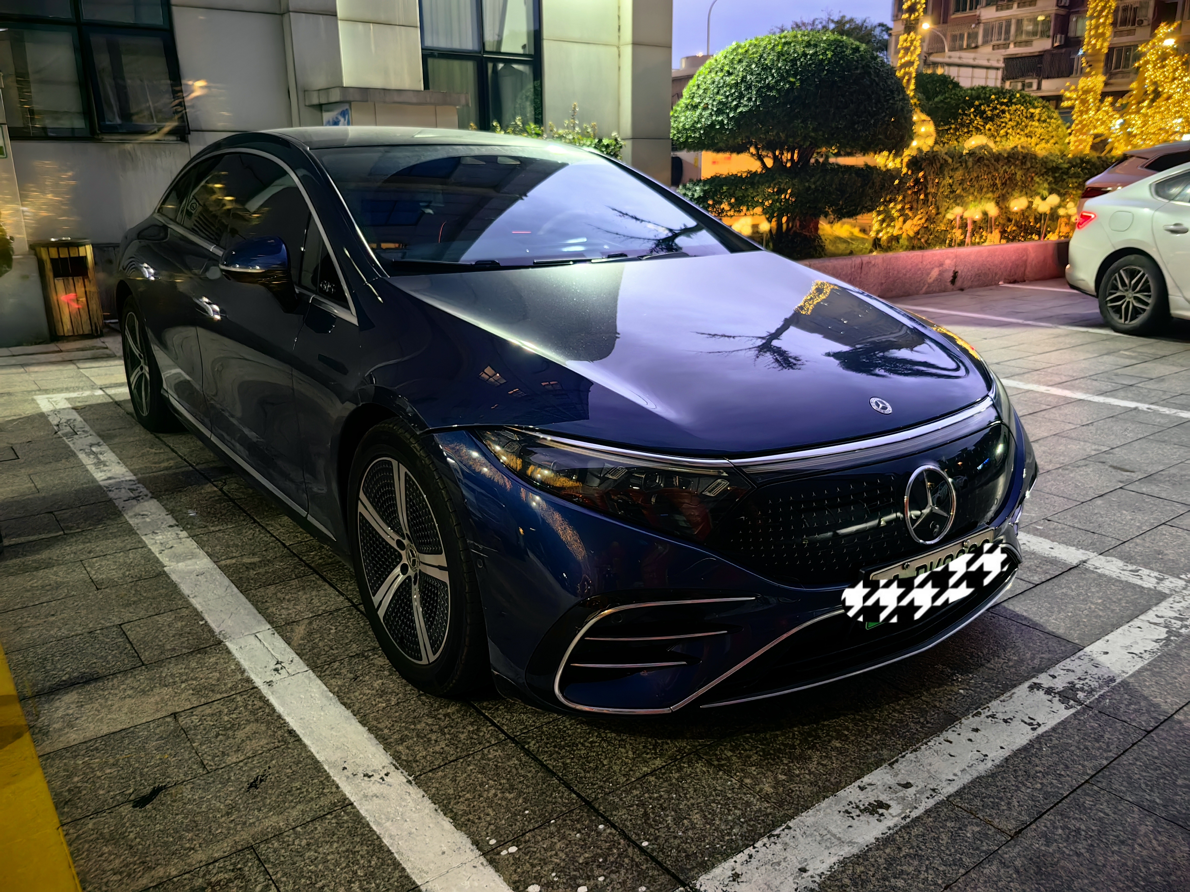 Mercedes-Benz EQS Class 2022 car image 