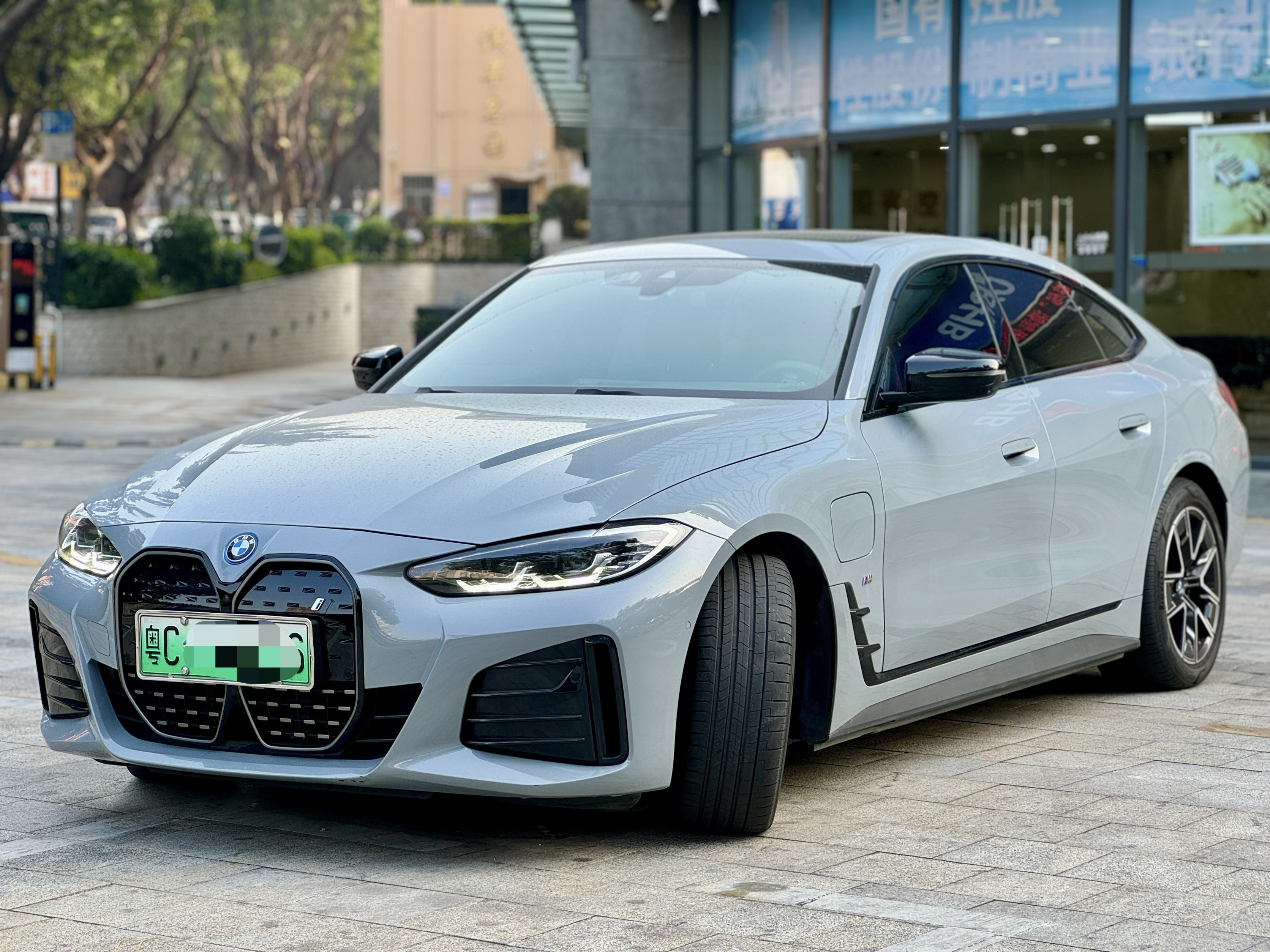 BMW i4 2022 car image 