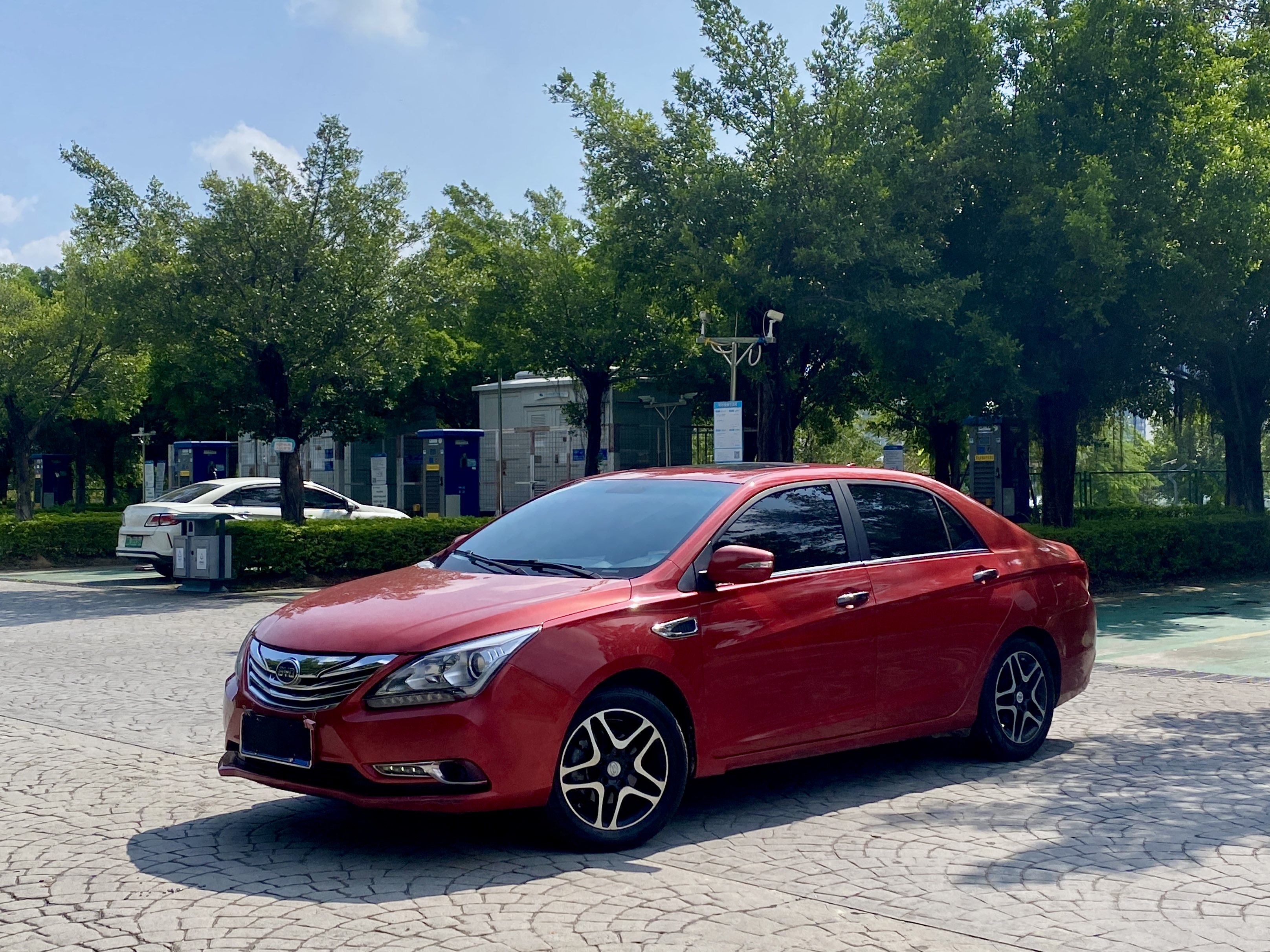 BYD G5 2015 car image 