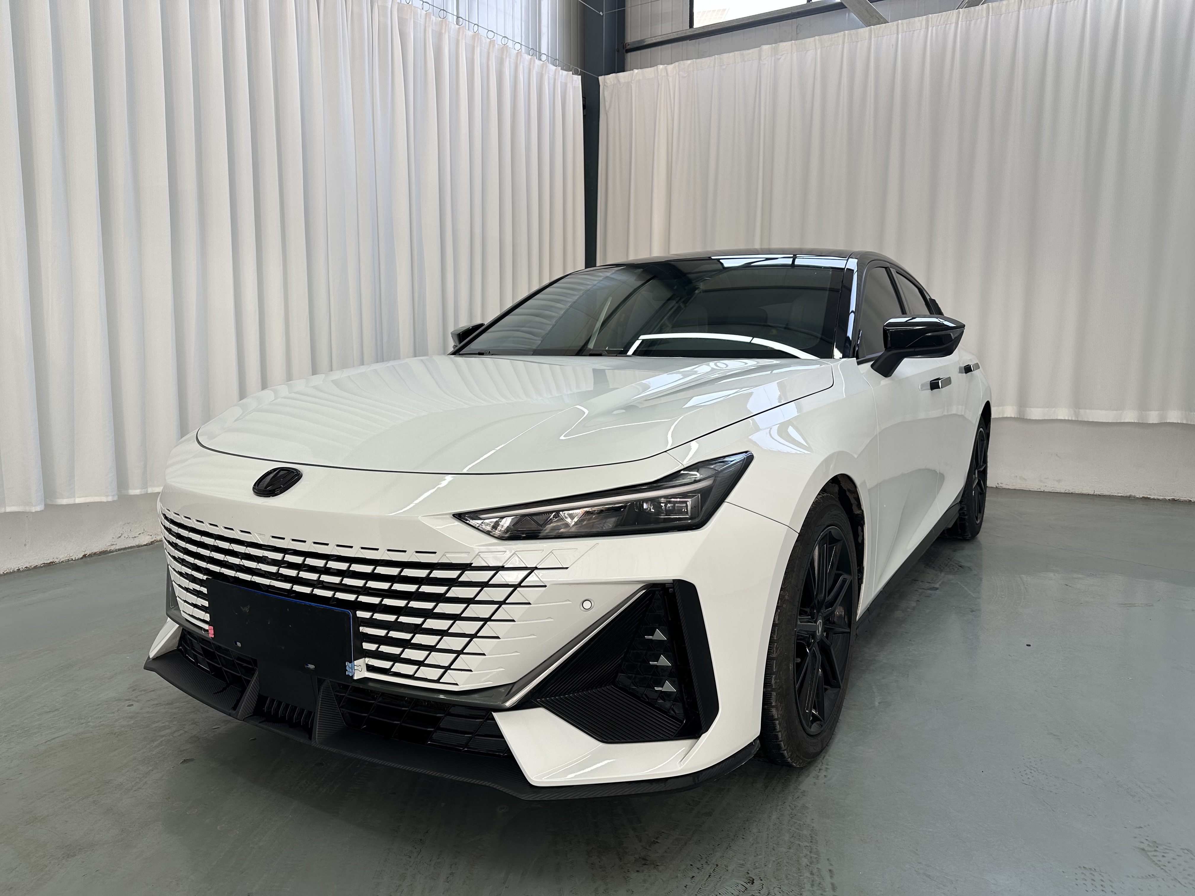 Changan UNI-V 2023 car image 