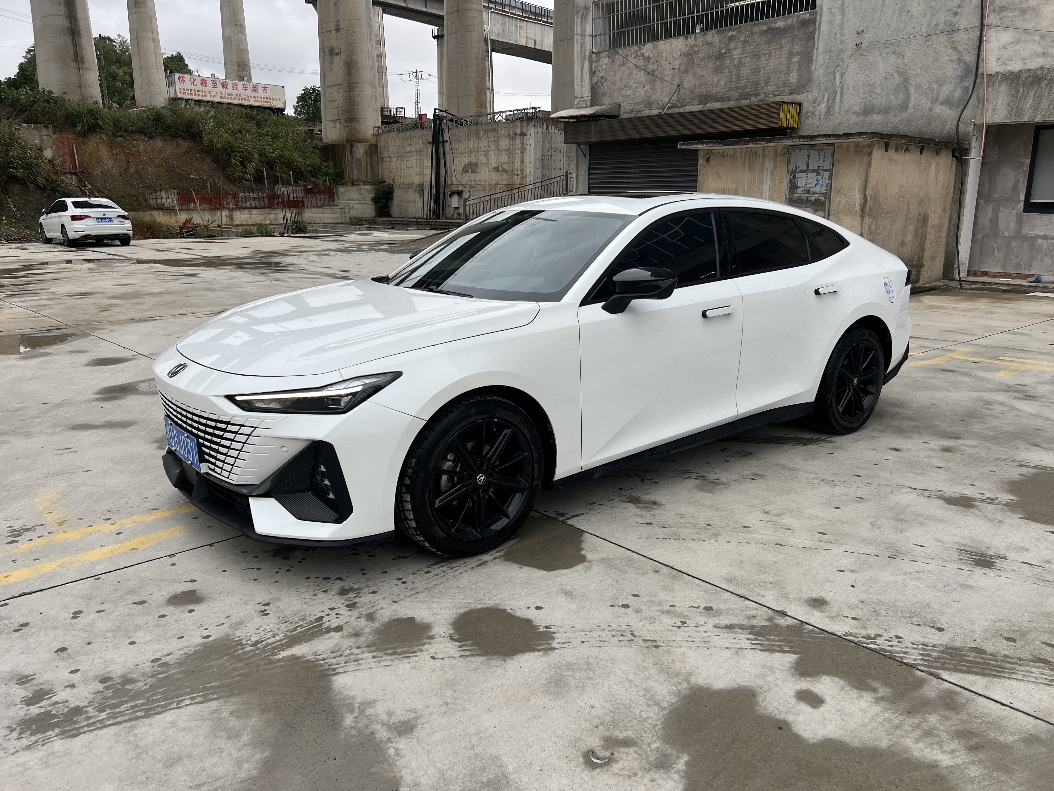 Changan UNI-V 2023 car image 