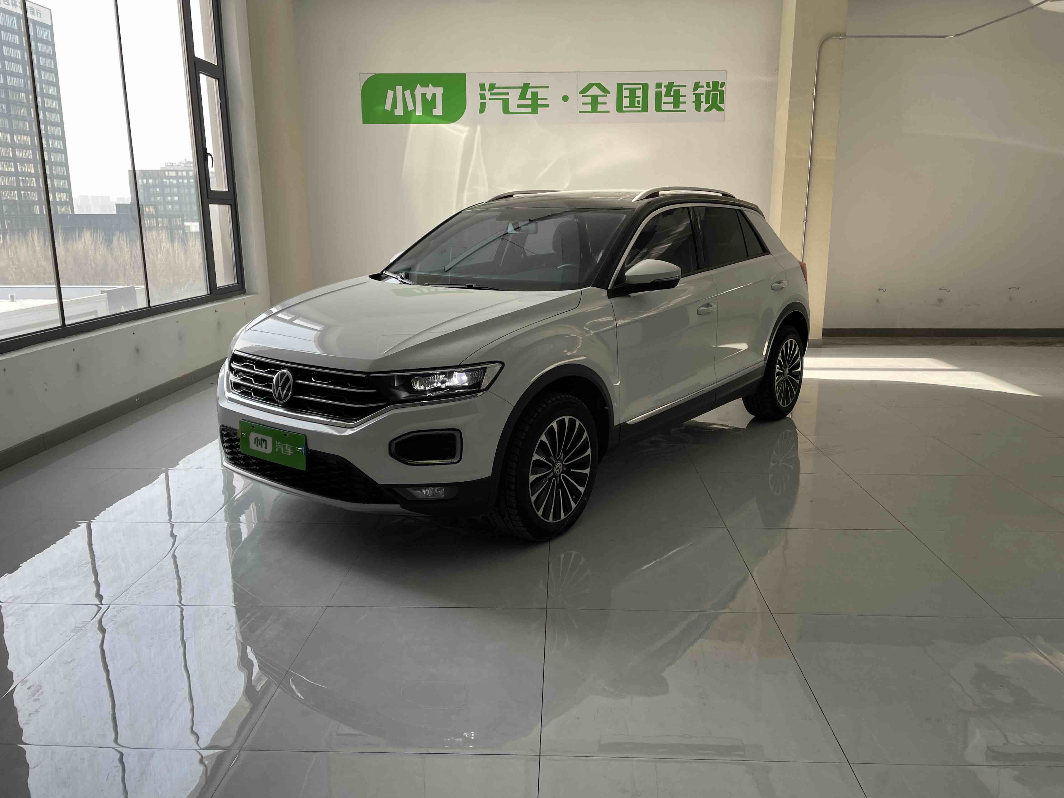 Volkswagen T-Roc 2023 car image 