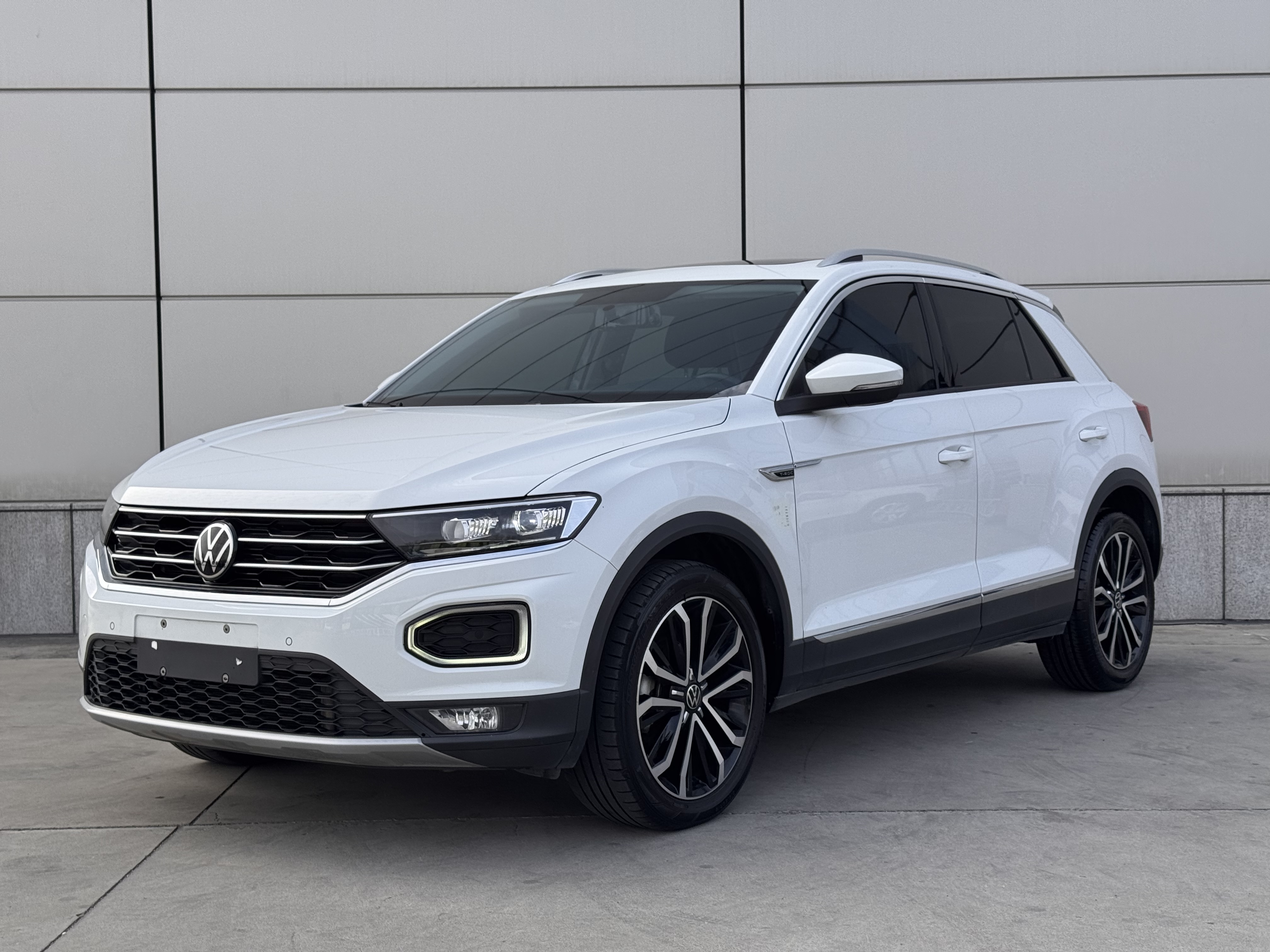 T-Roc 2023 T-Roc 2023 car image
