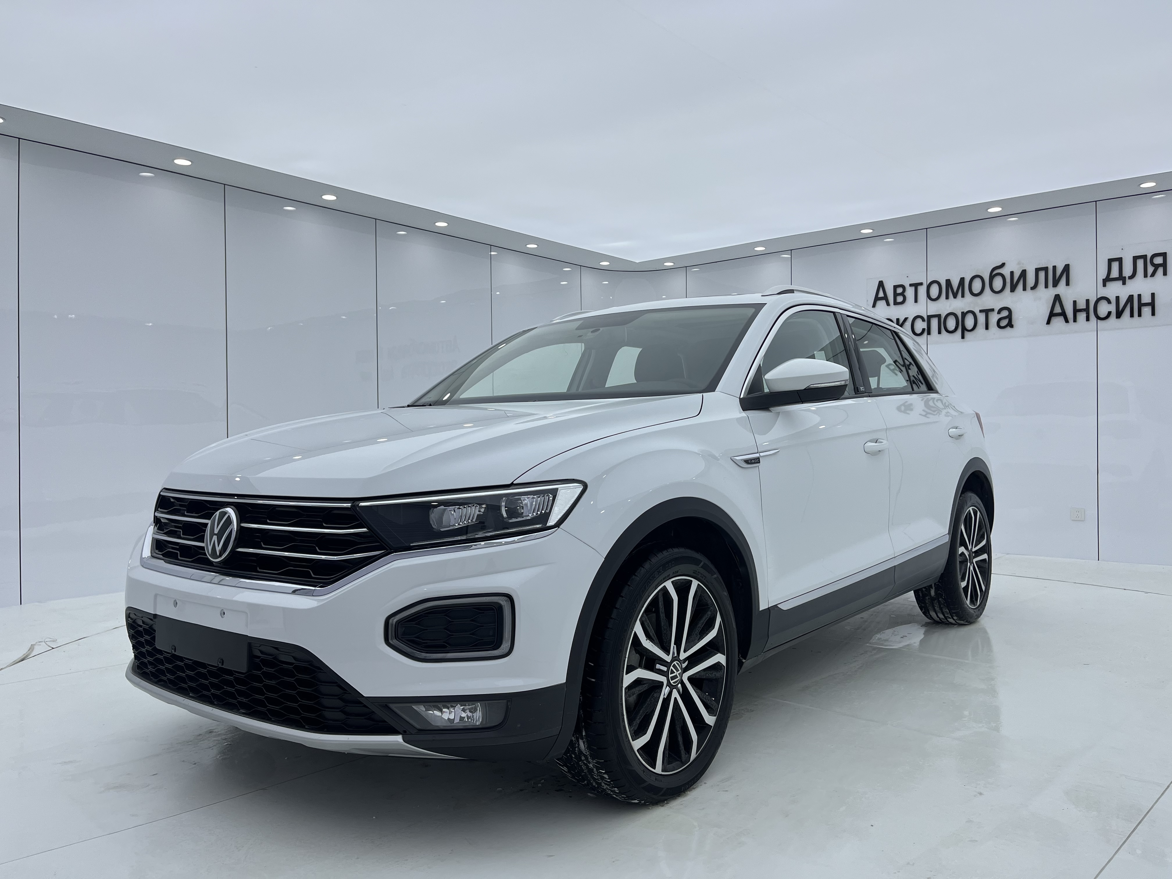 Volkswagen T-Roc 2022 immagine di auto 