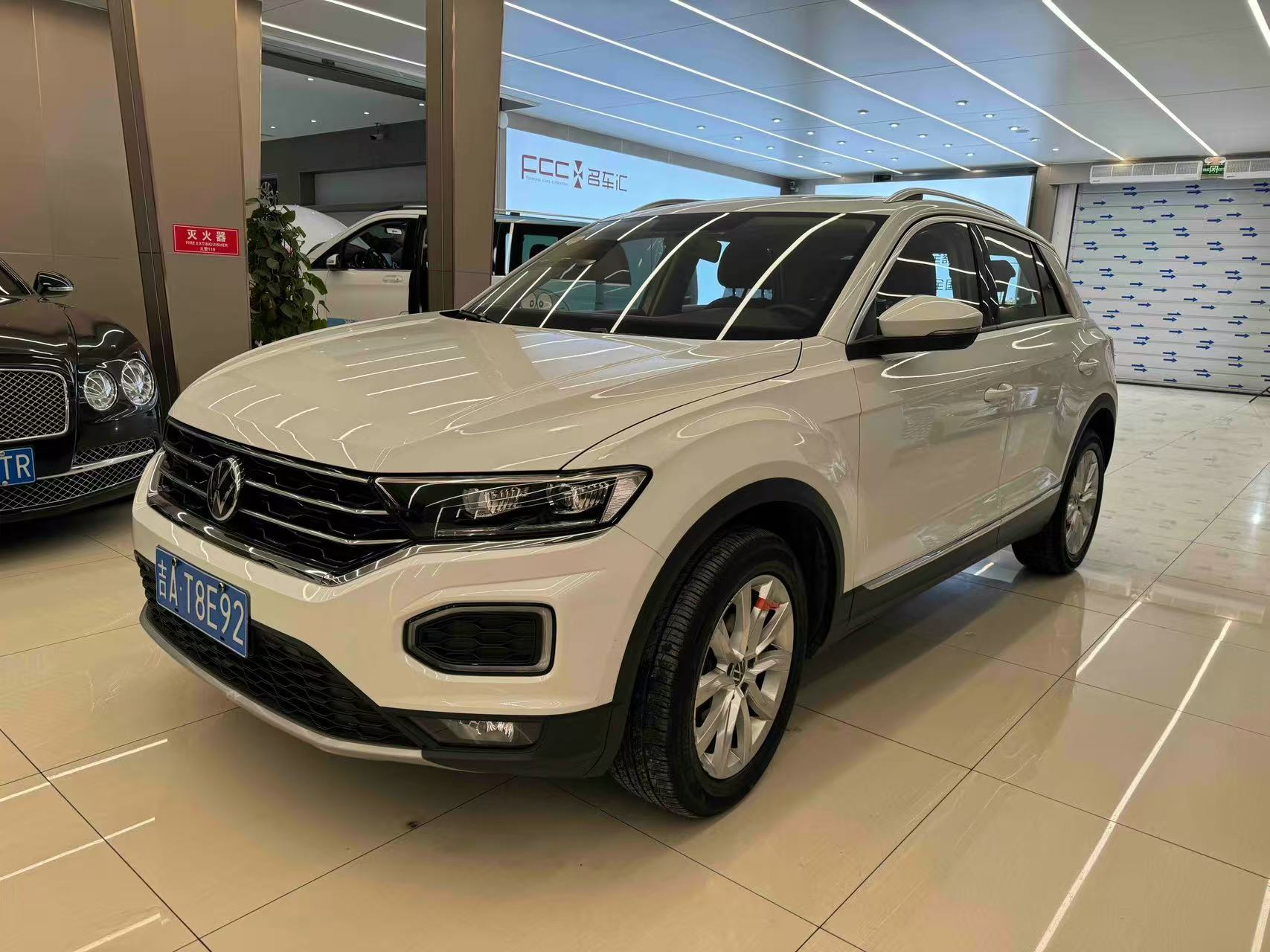 Volkswagen T-Roc 2023 car image 