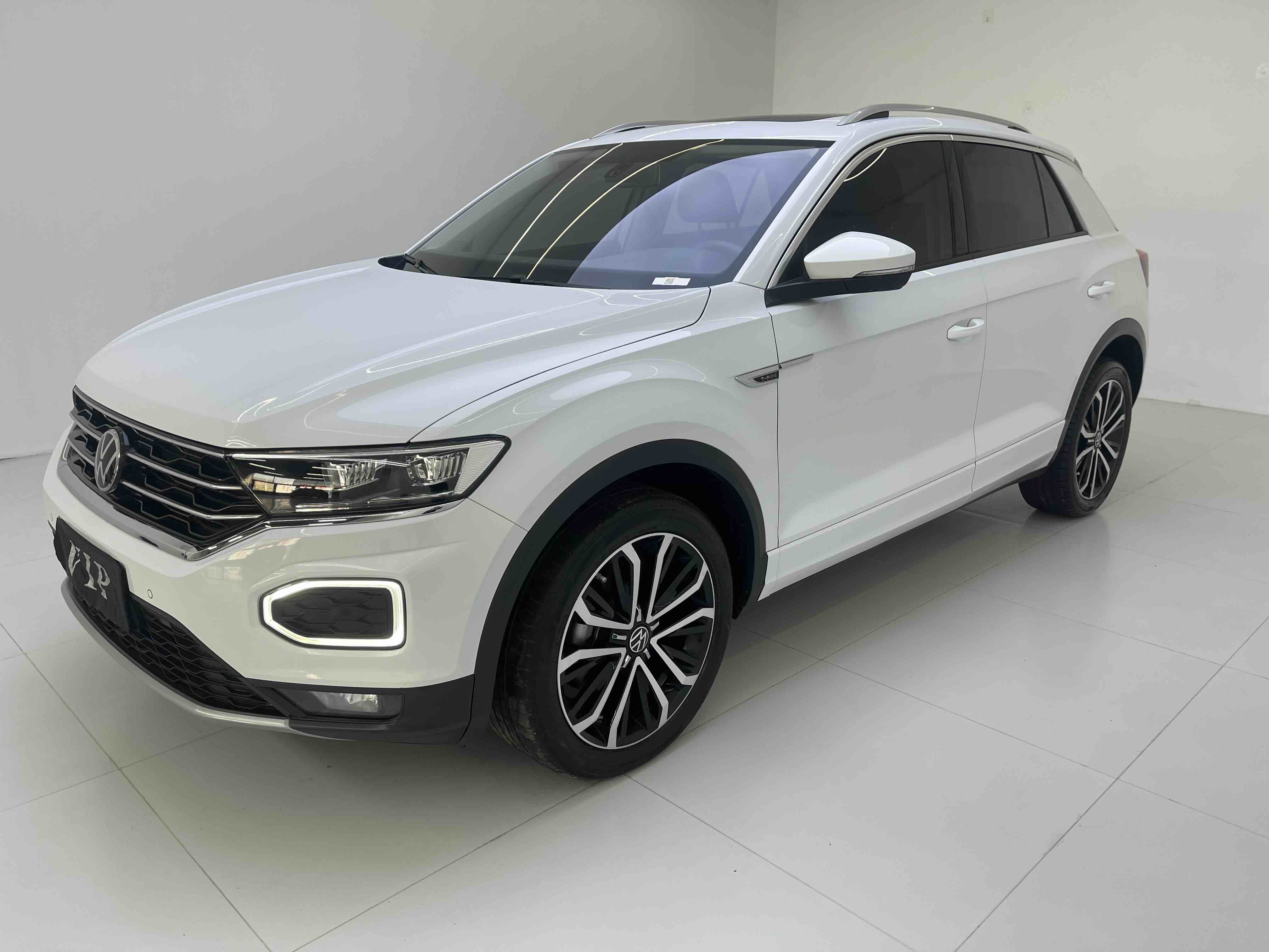 Volkswagen T-Roc 2023 car image 