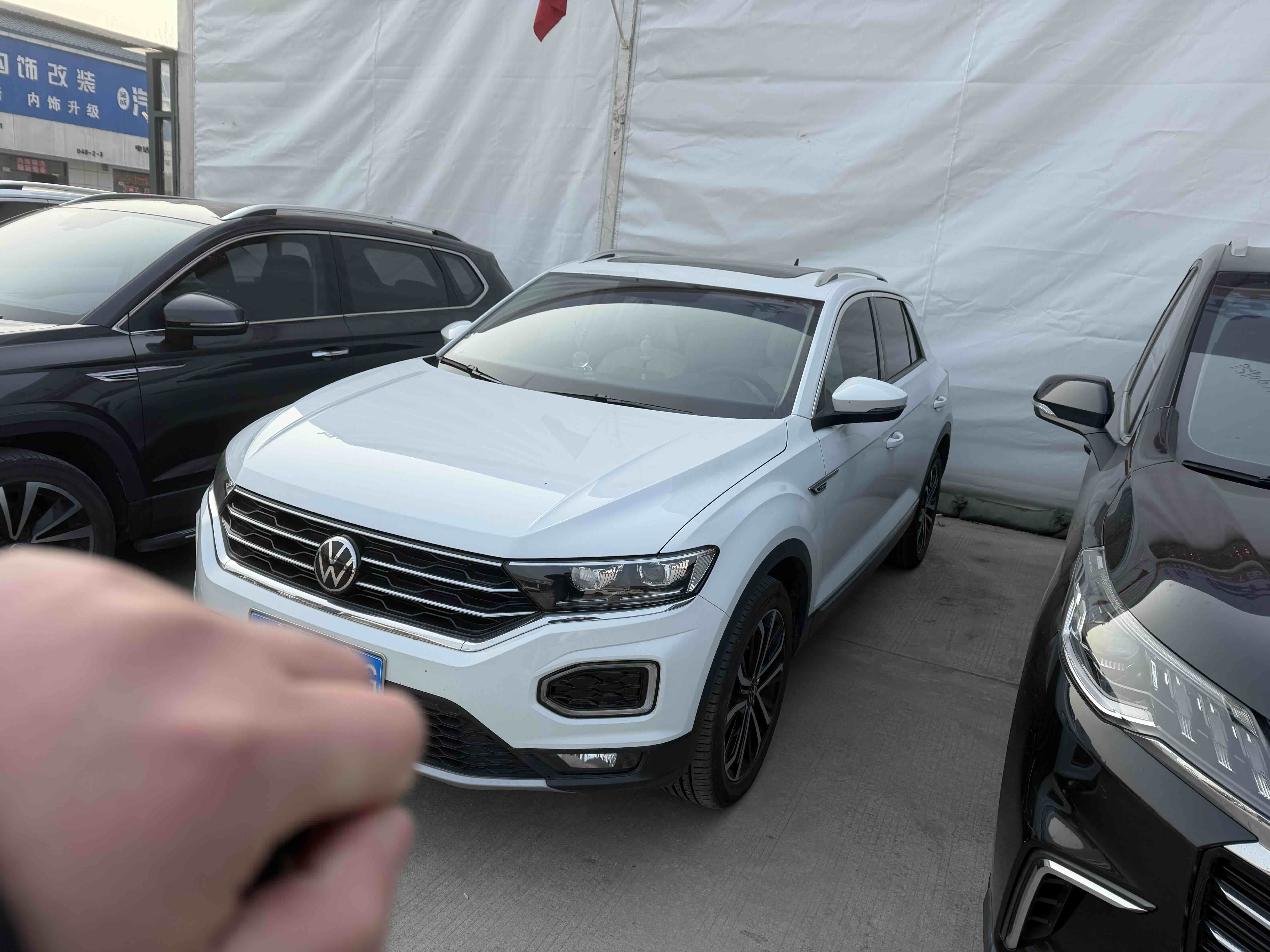 Volkswagen T-Roc 2022 car image 