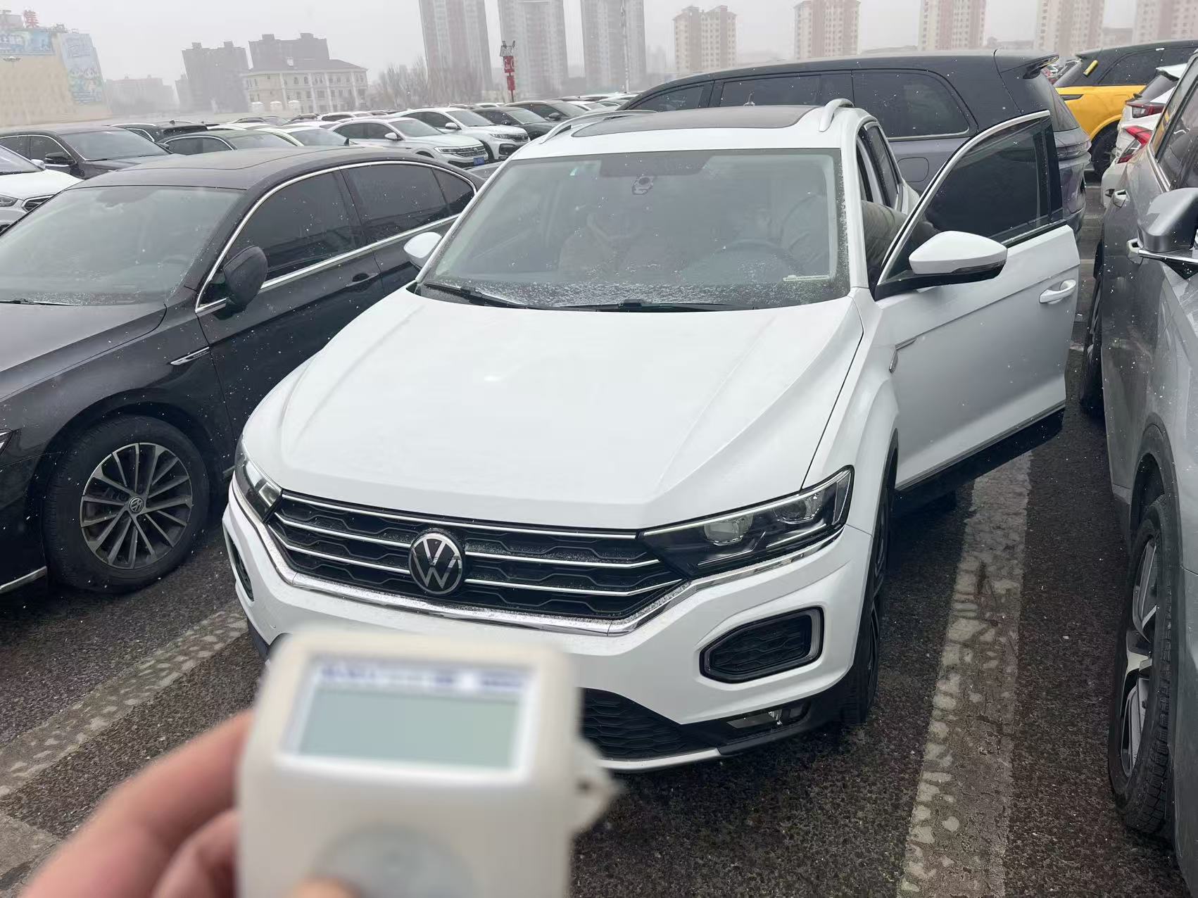 Volkswagen T-Roc 2022 immagine di auto 