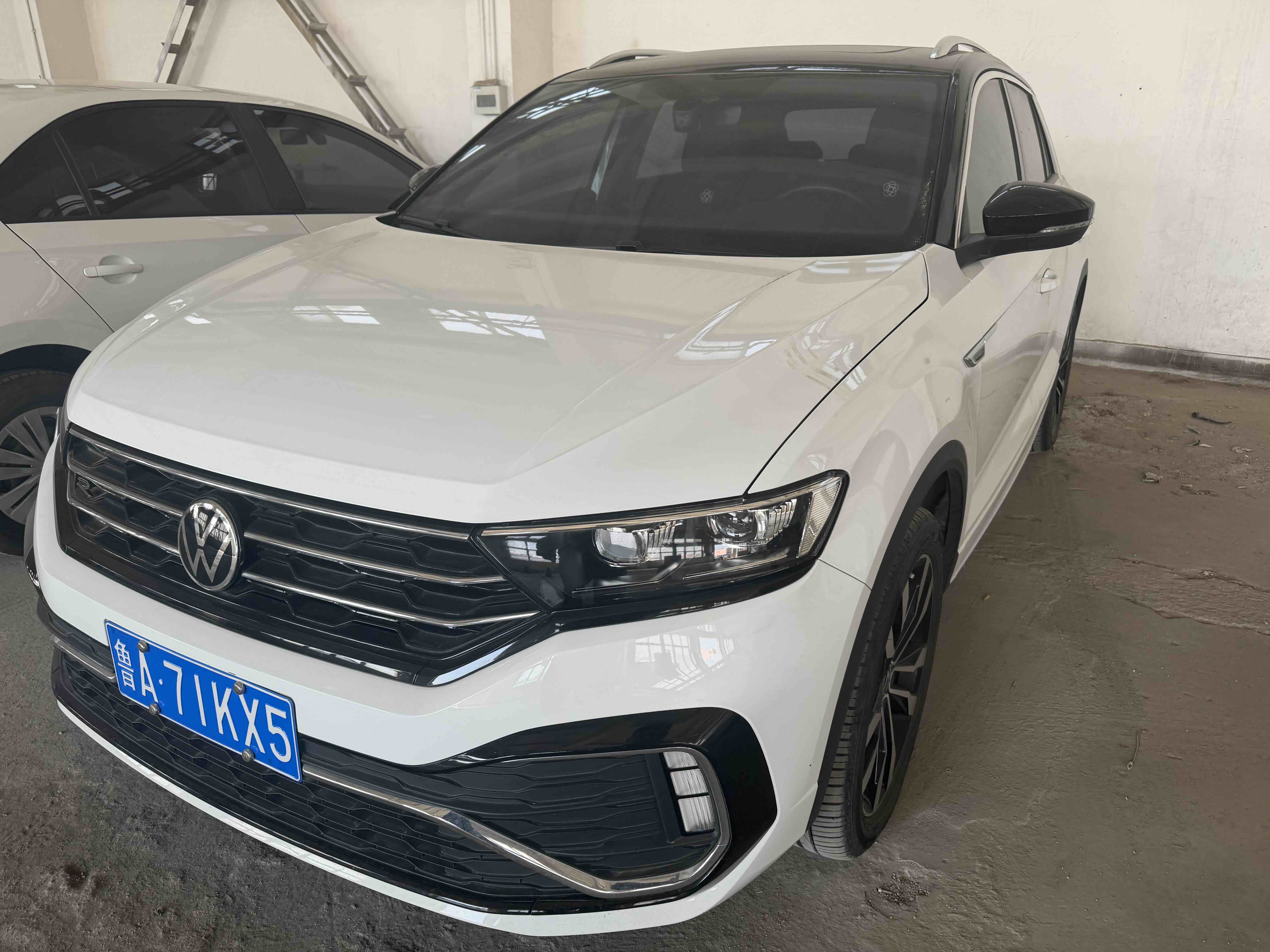 Volkswagen T-Roc 2023 Volkswagen T-Roc 2023 car image