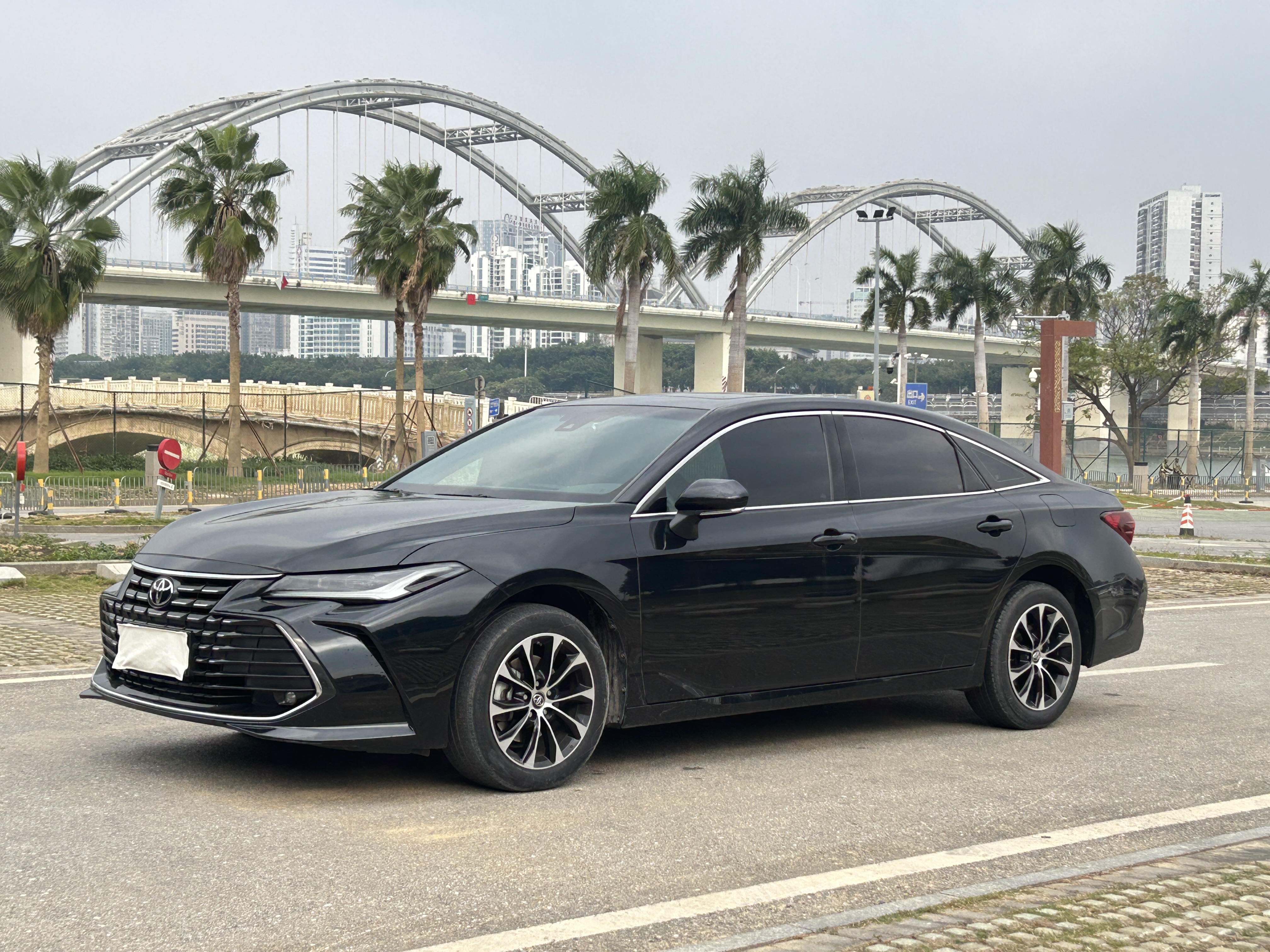 Toyota Avalon 2023 car image 