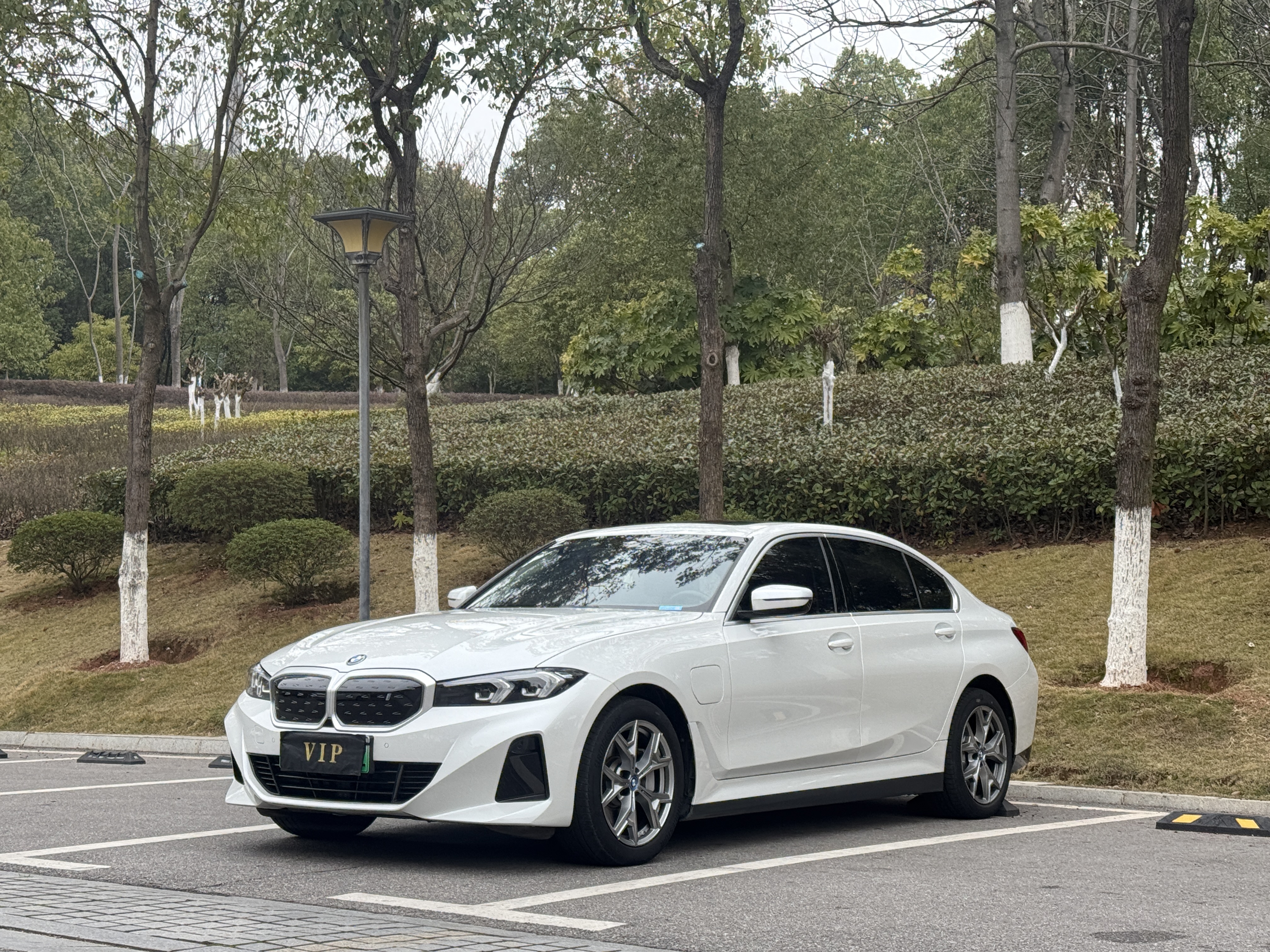 BMW i3 2023 car image 