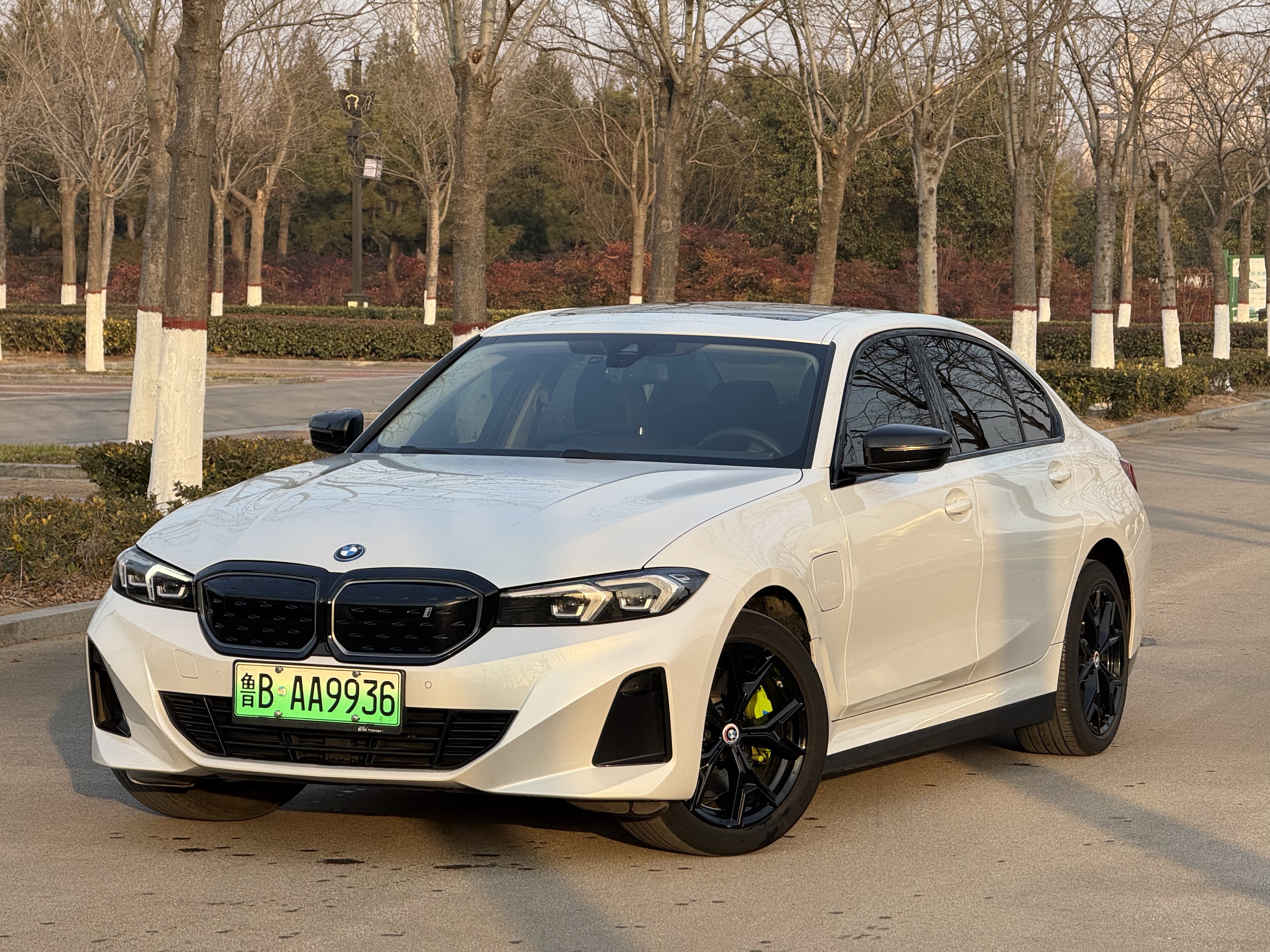 BMW i3 2023 car image 