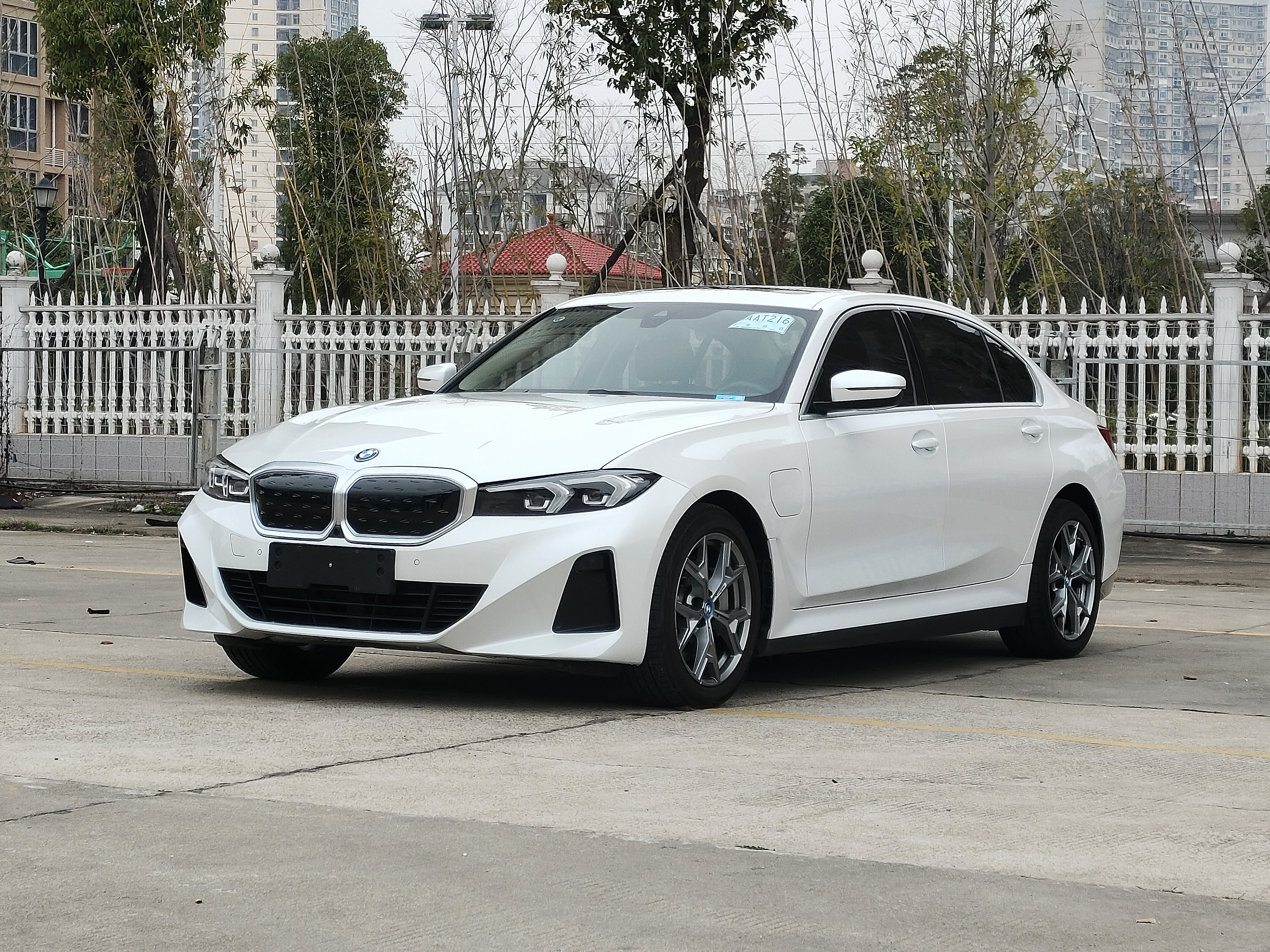 BMW i3 2023 car image 