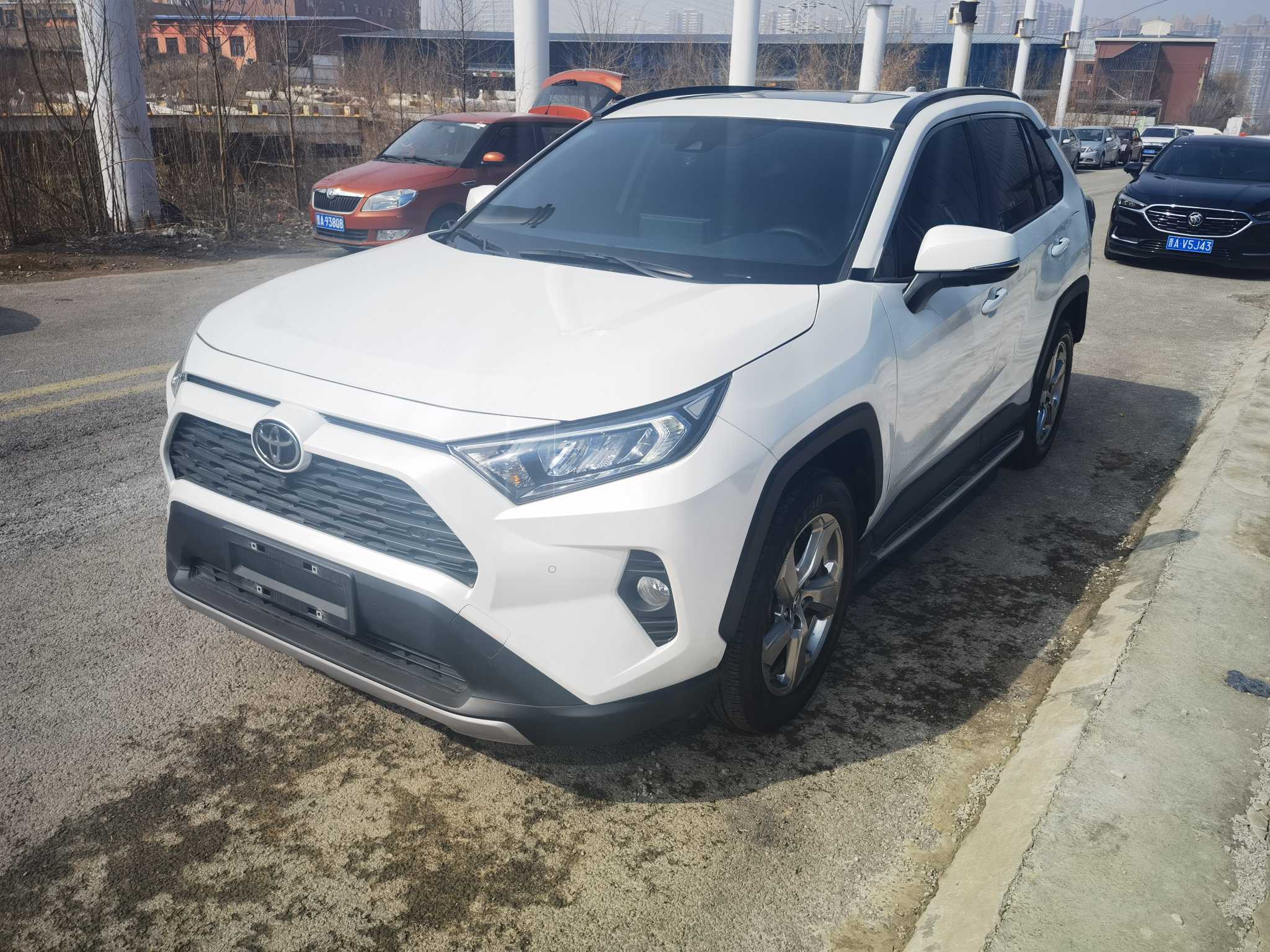 Toyota RAV4 2023 car image 