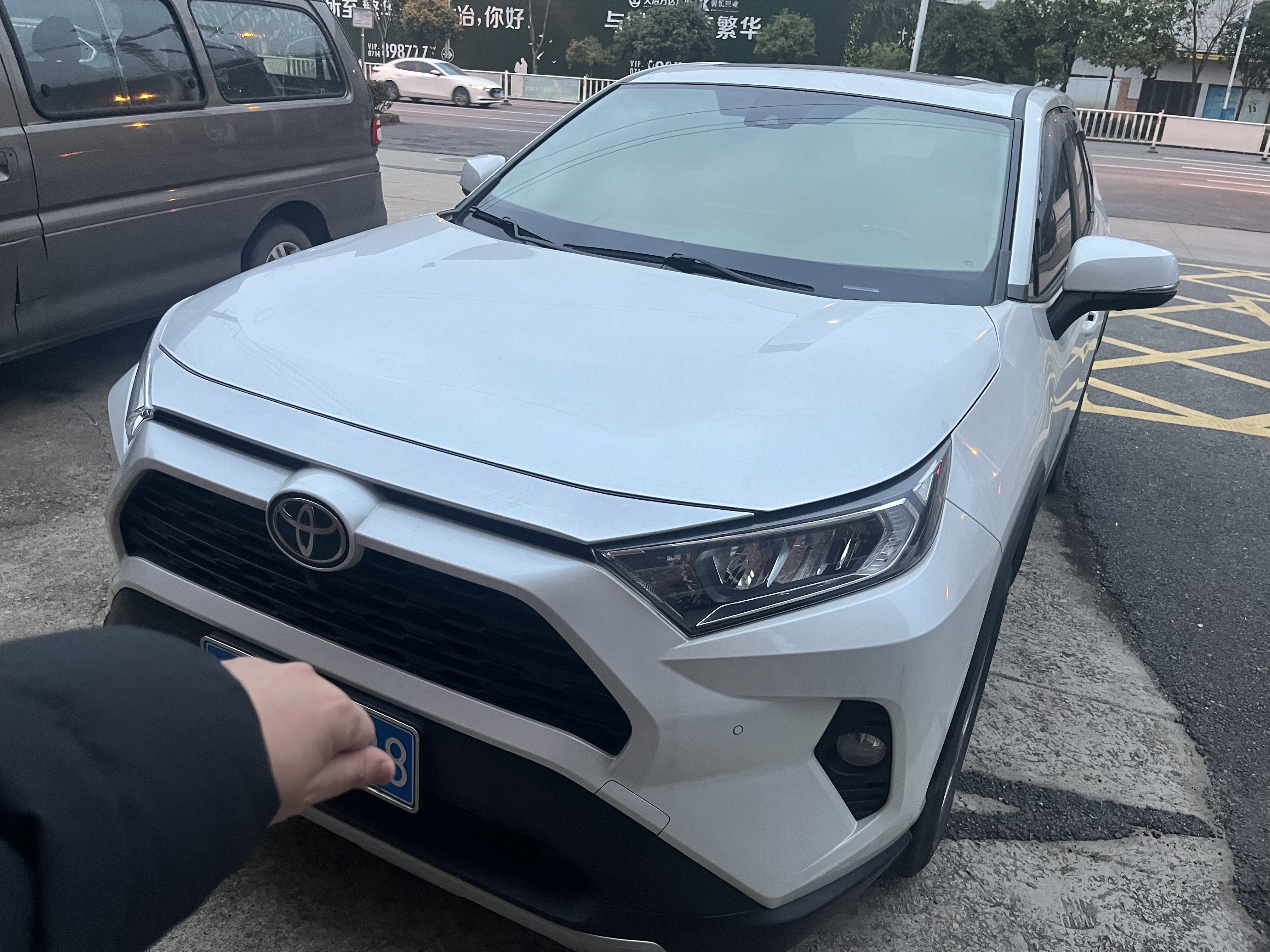 Toyota RAV4 2022 car image 