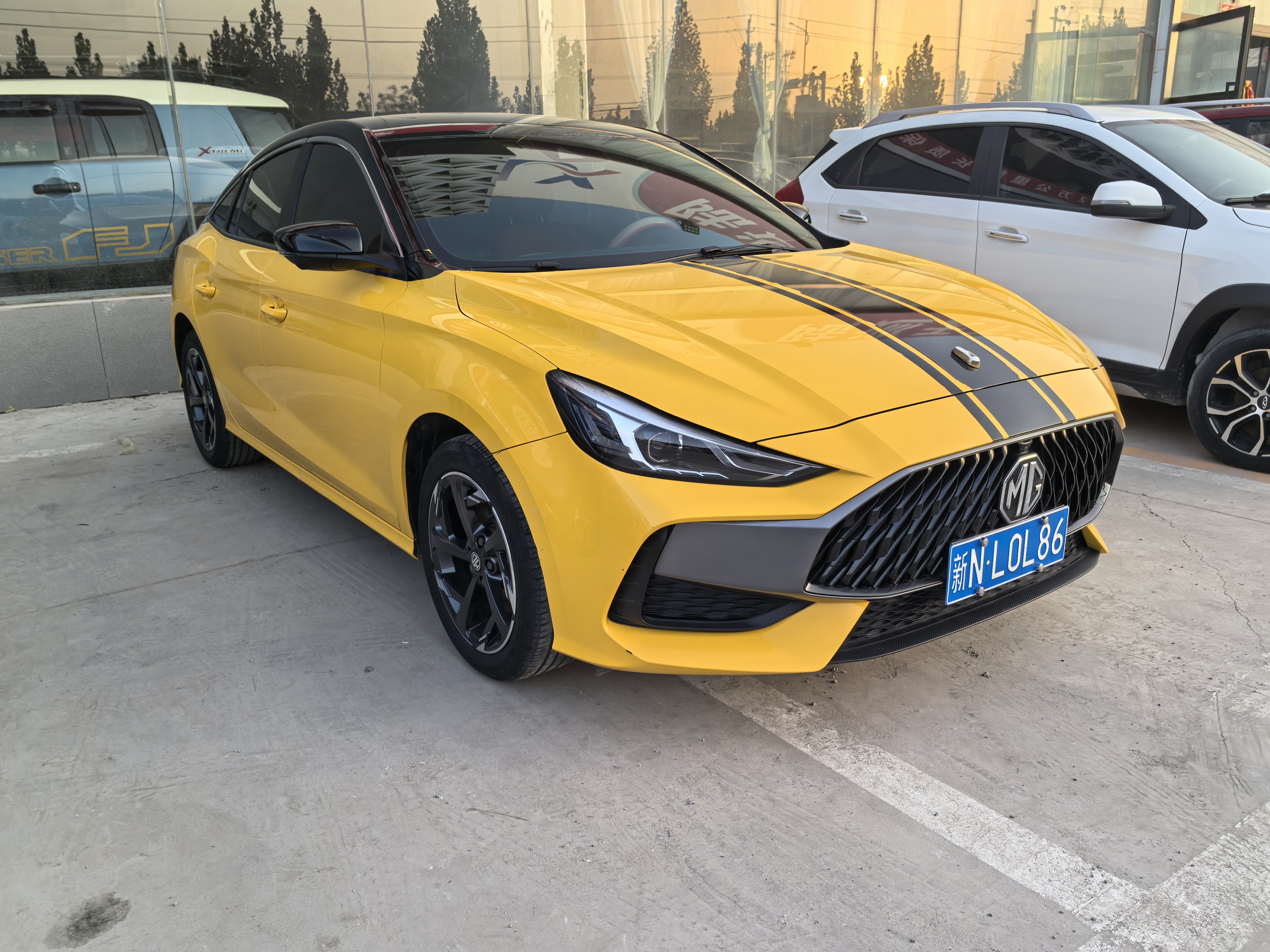 5 2023 5 2023 car image