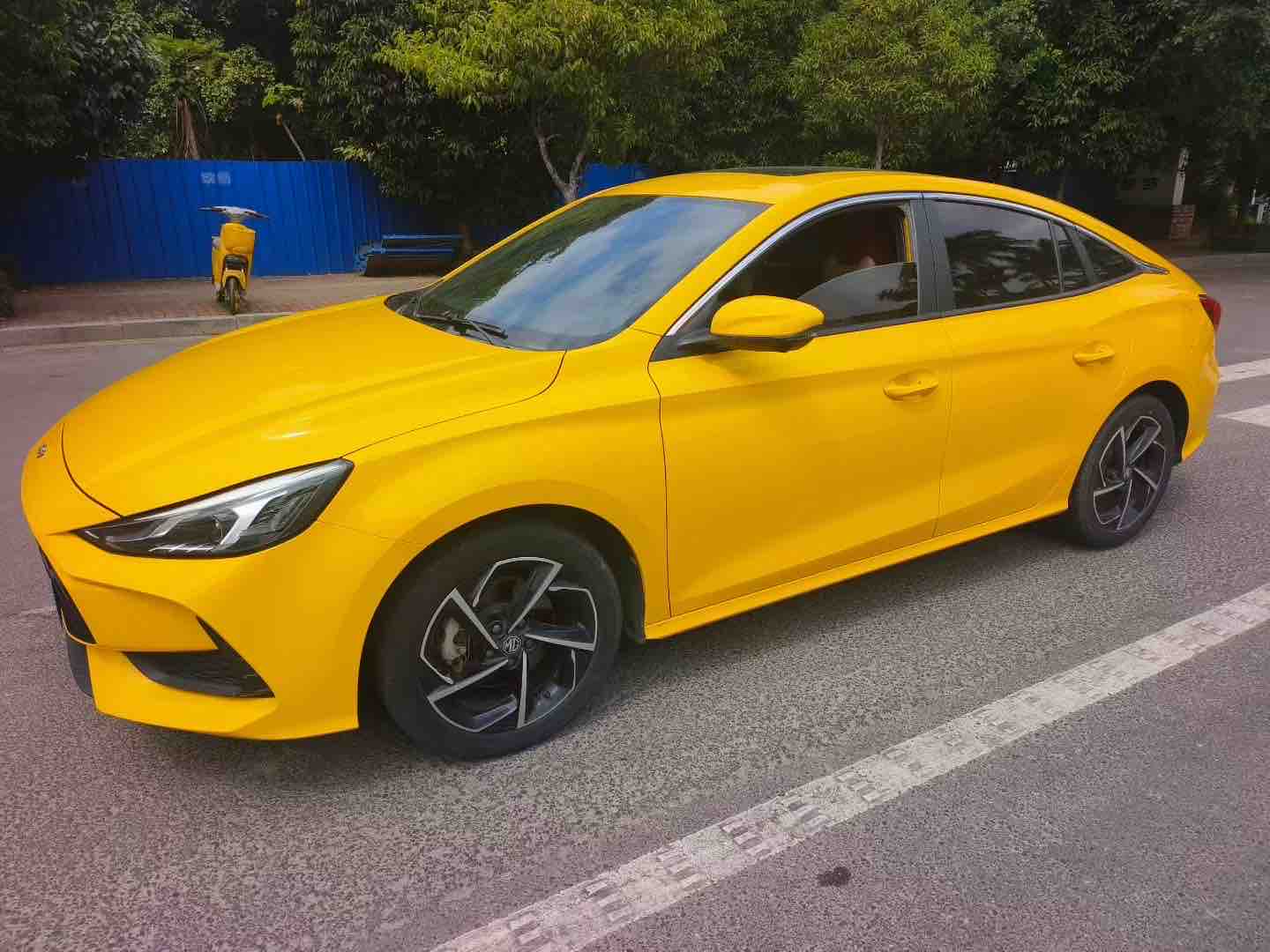 5 2022 5 2022 car image