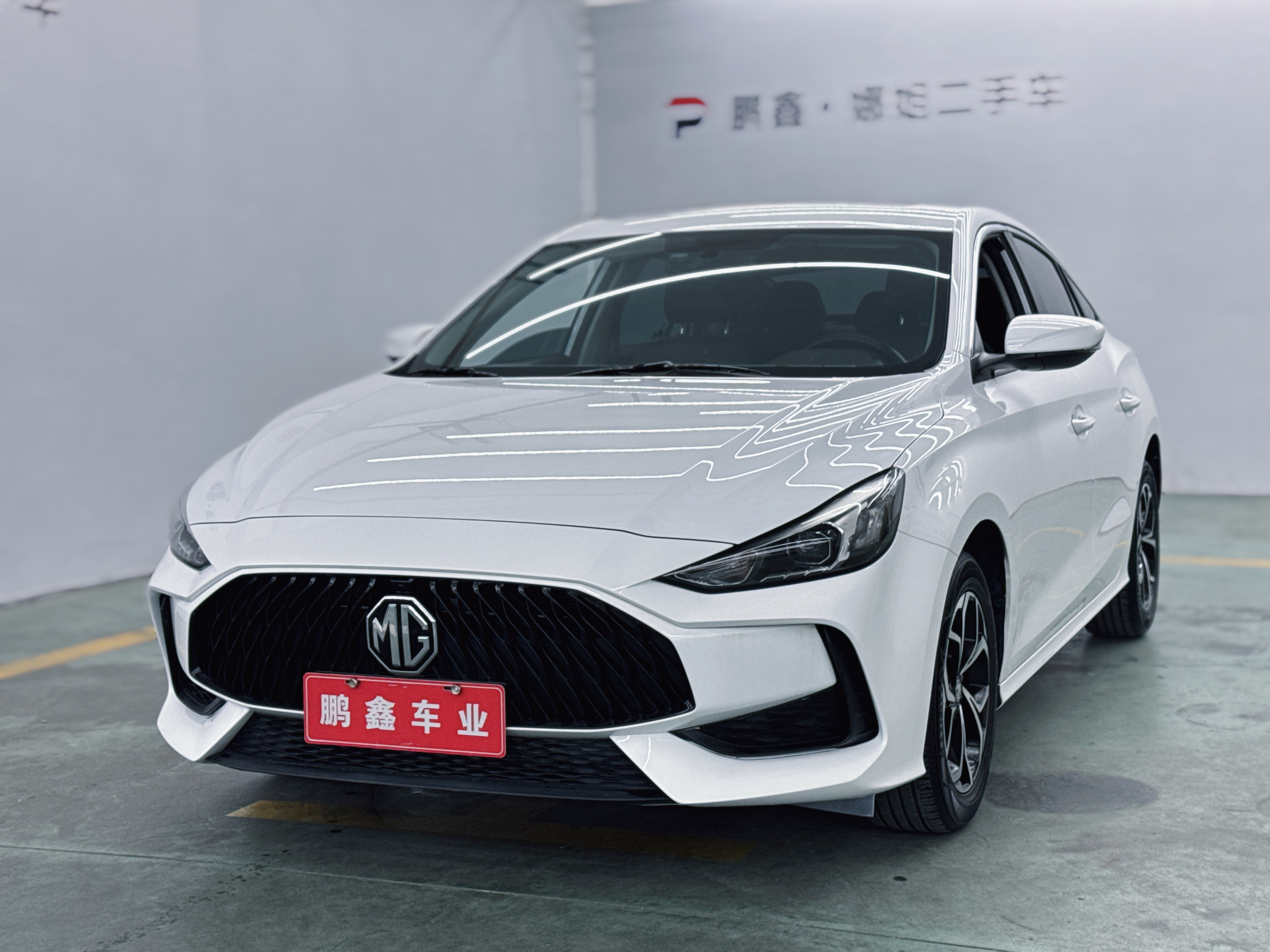 5 2022 5 2022 car image
