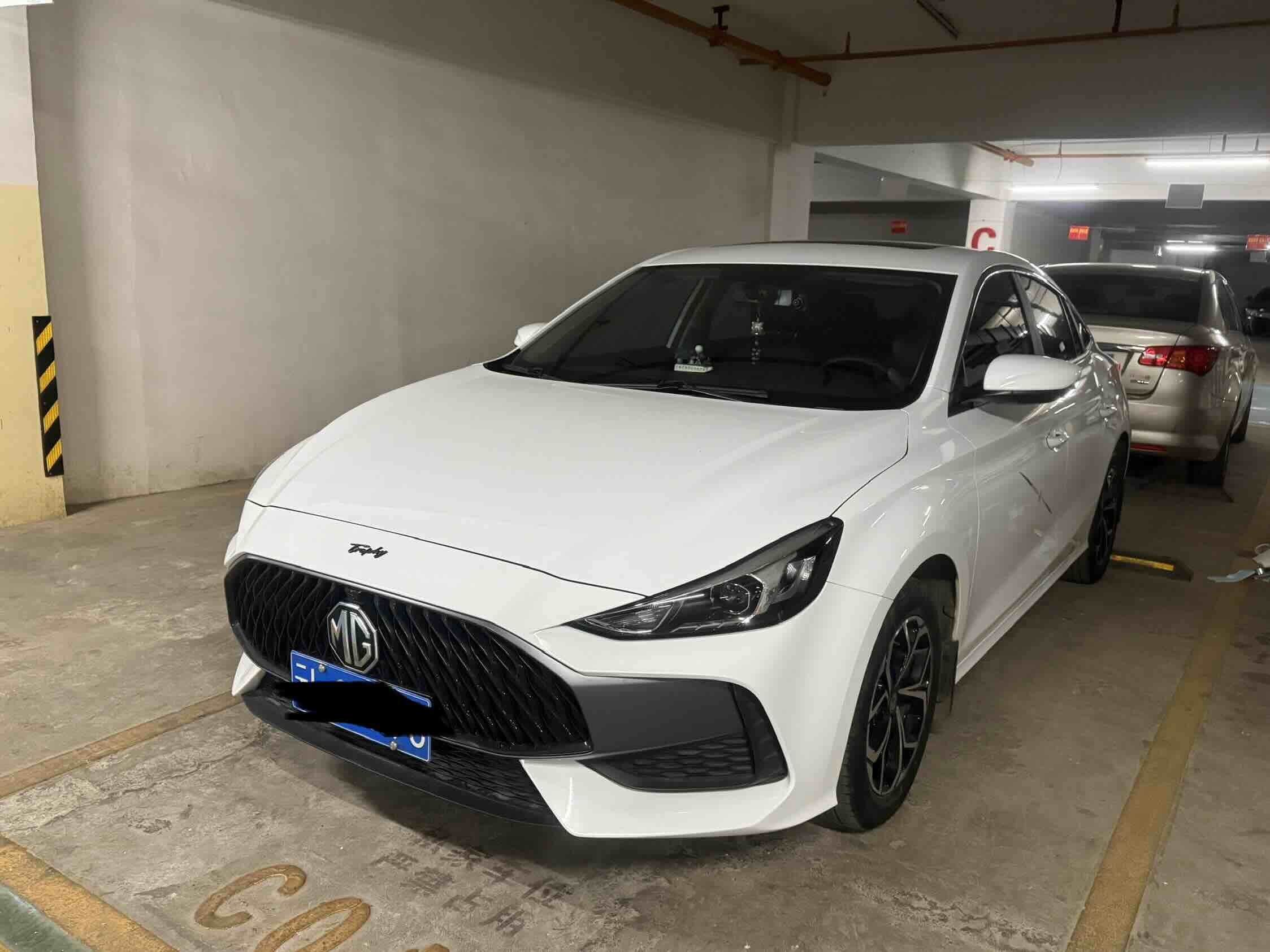 5 2023 5 2023 car image