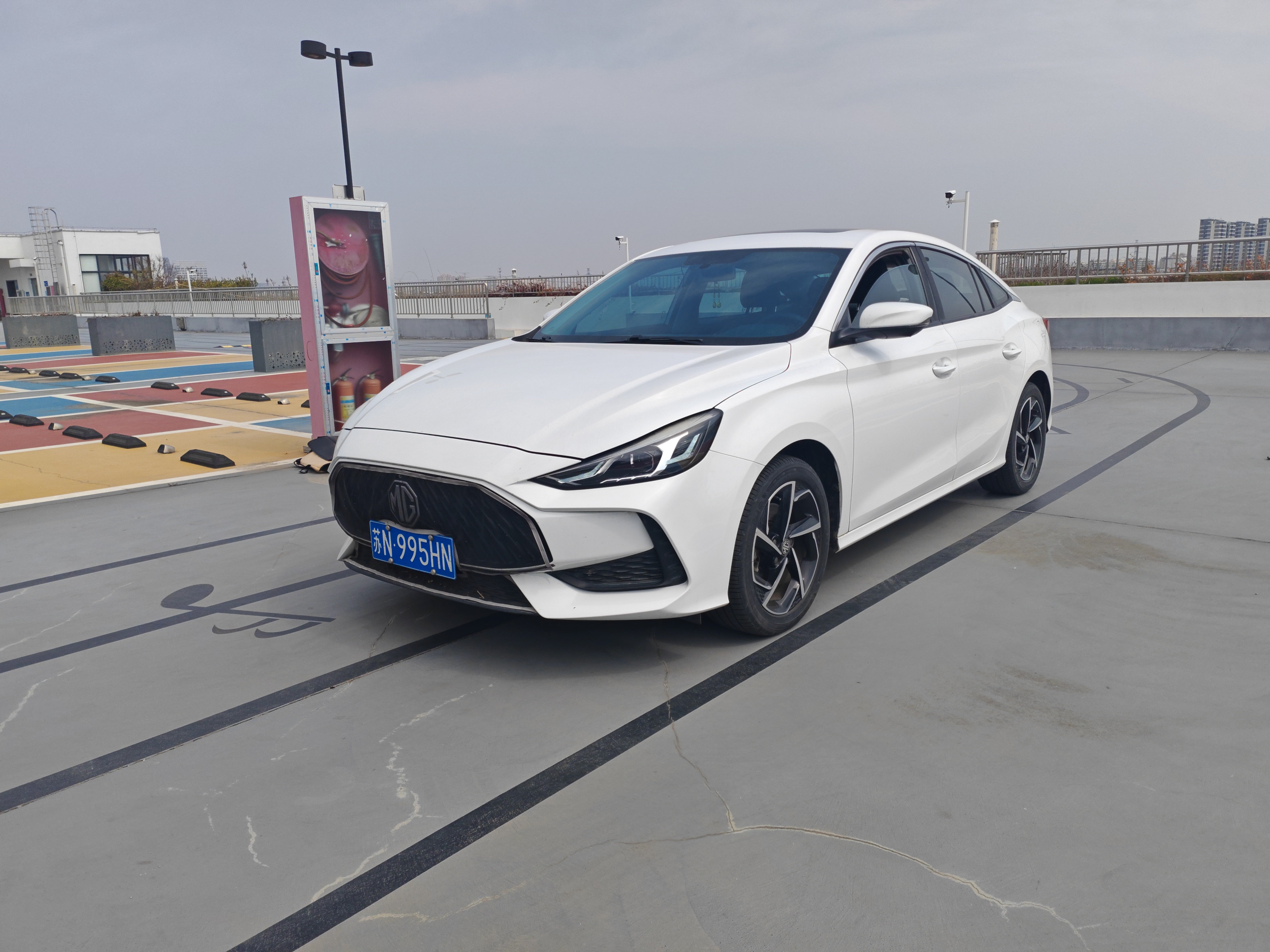 5 2022 5 2022 car image