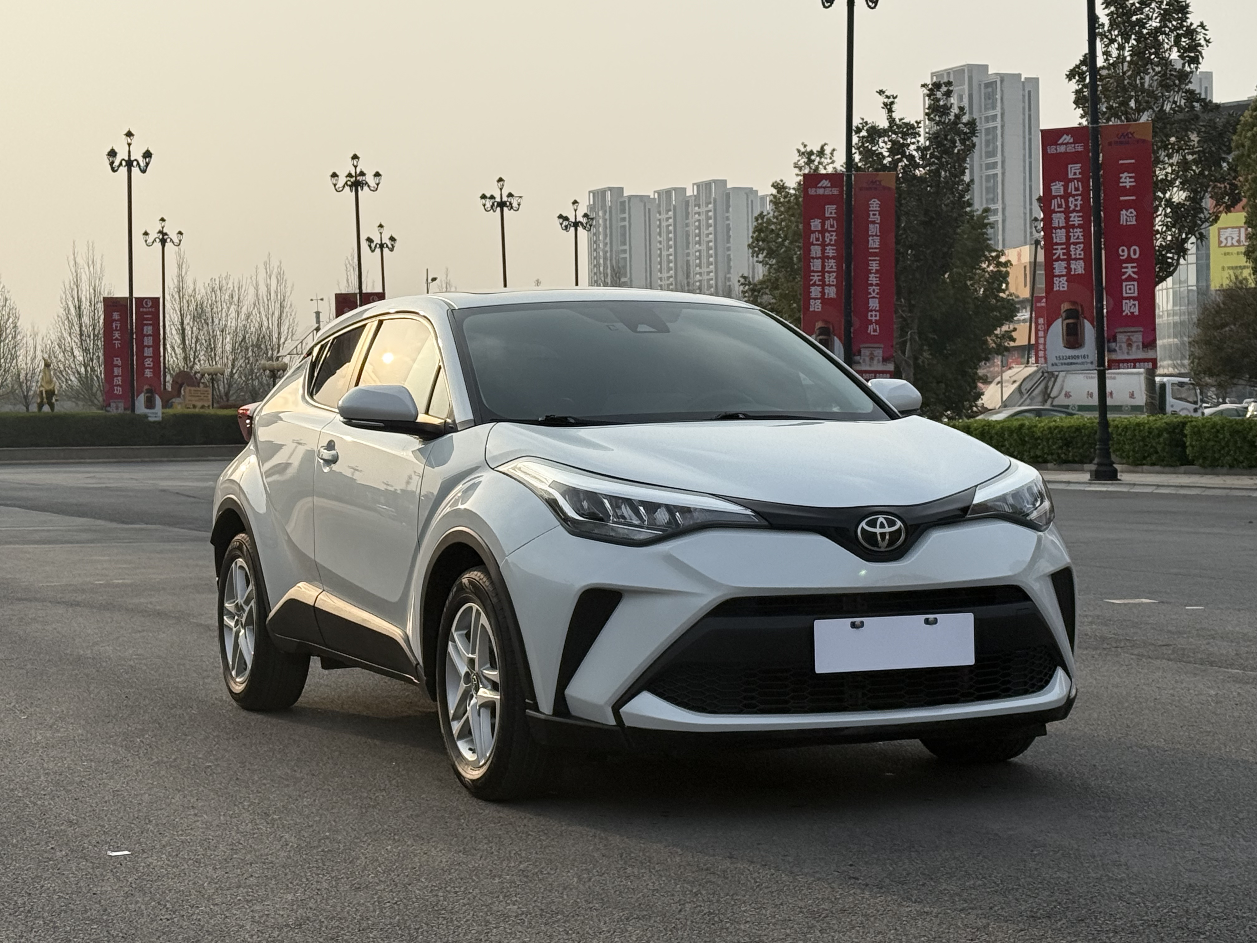 Toyota C-HR 2022 汽车图片 
