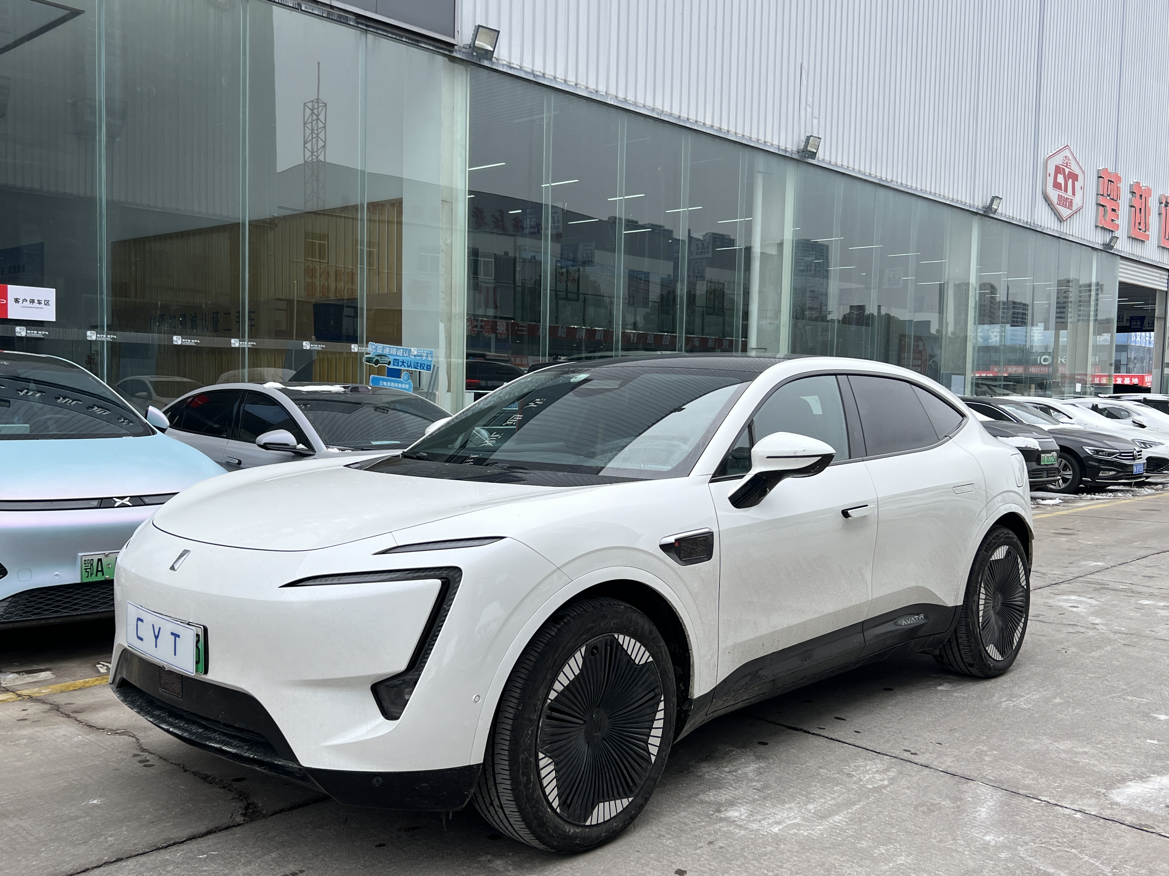 Avatr 11 2023 car image 