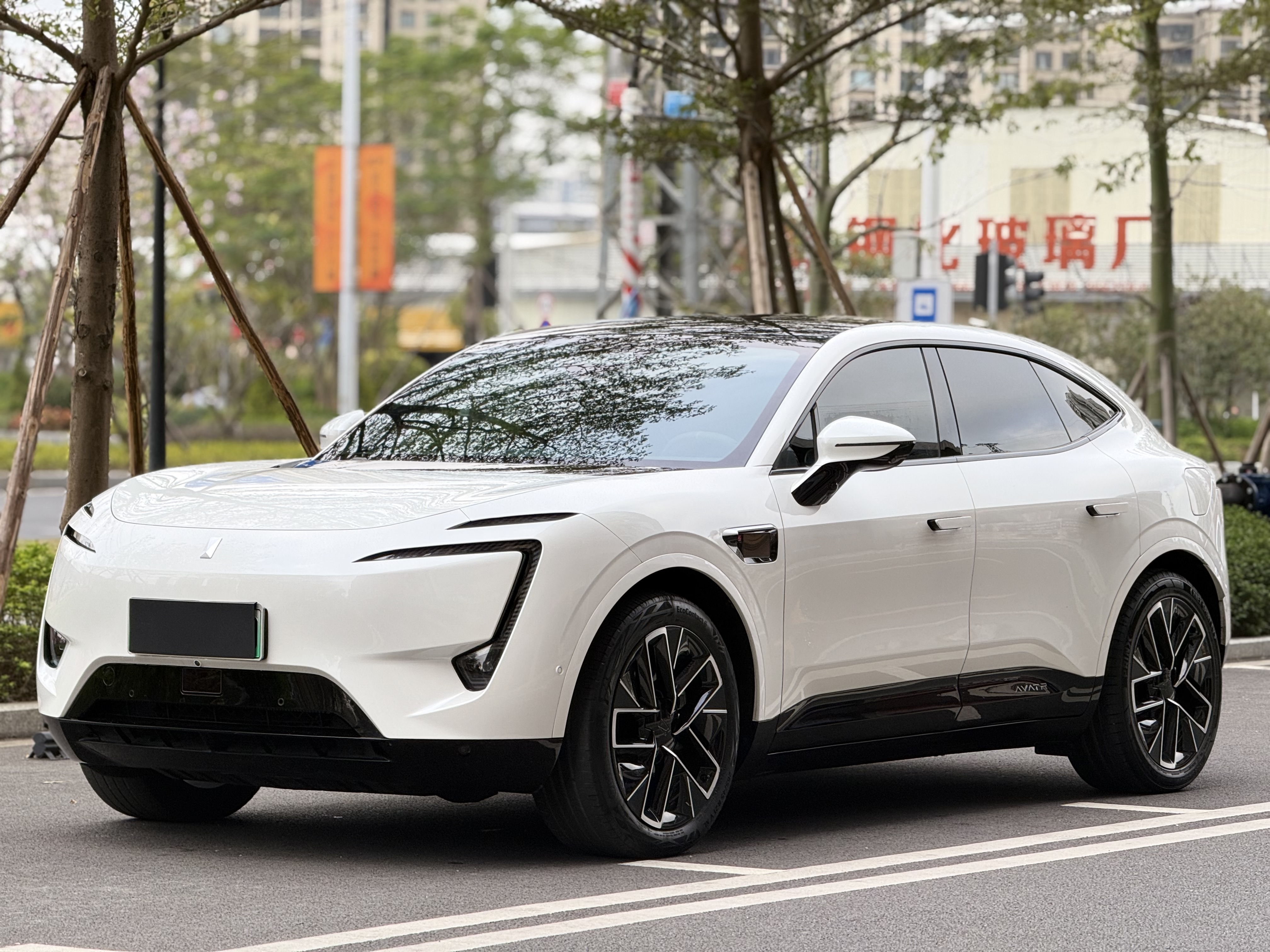 Avatr 11 2023 car image 