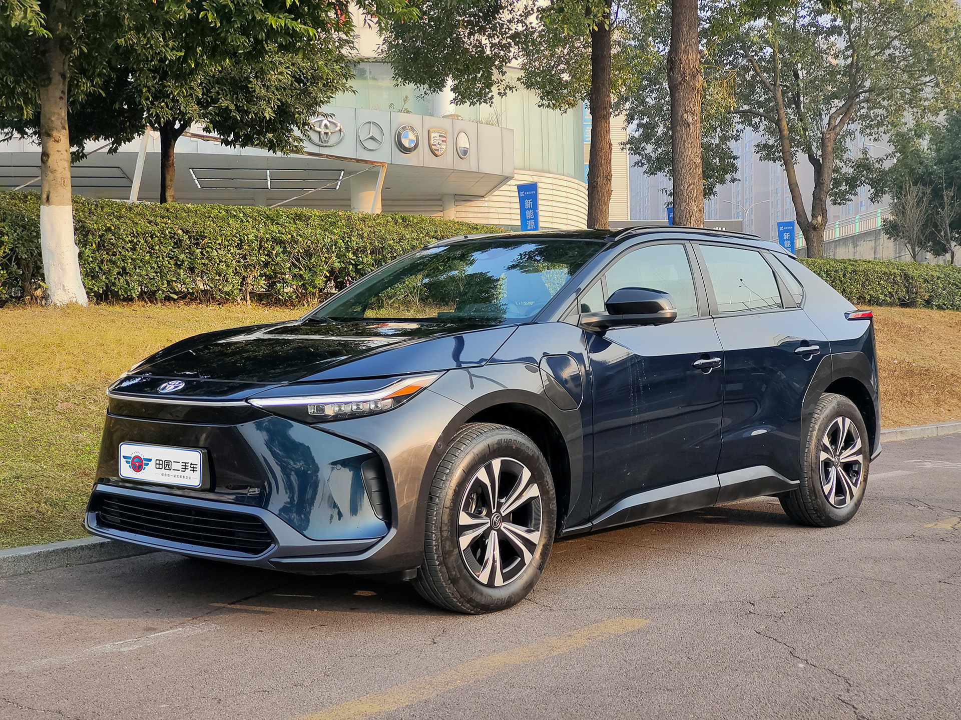 Toyota bZ4X 2023 汽车图片 