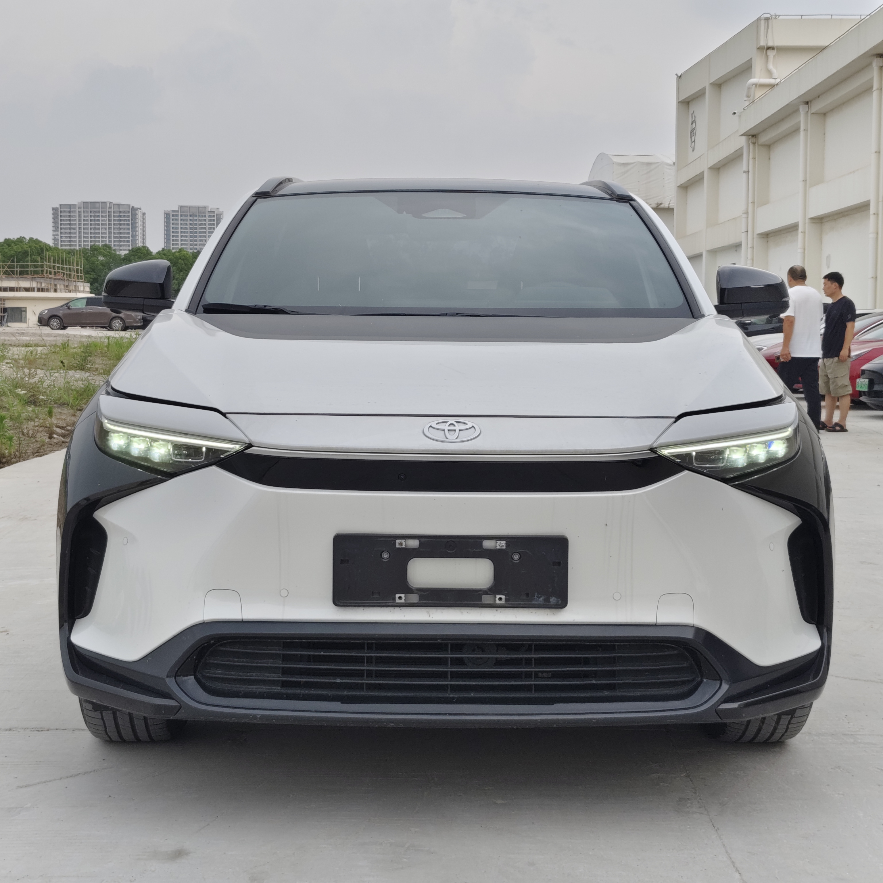 Toyota bZ4X 2023 汽车图片 