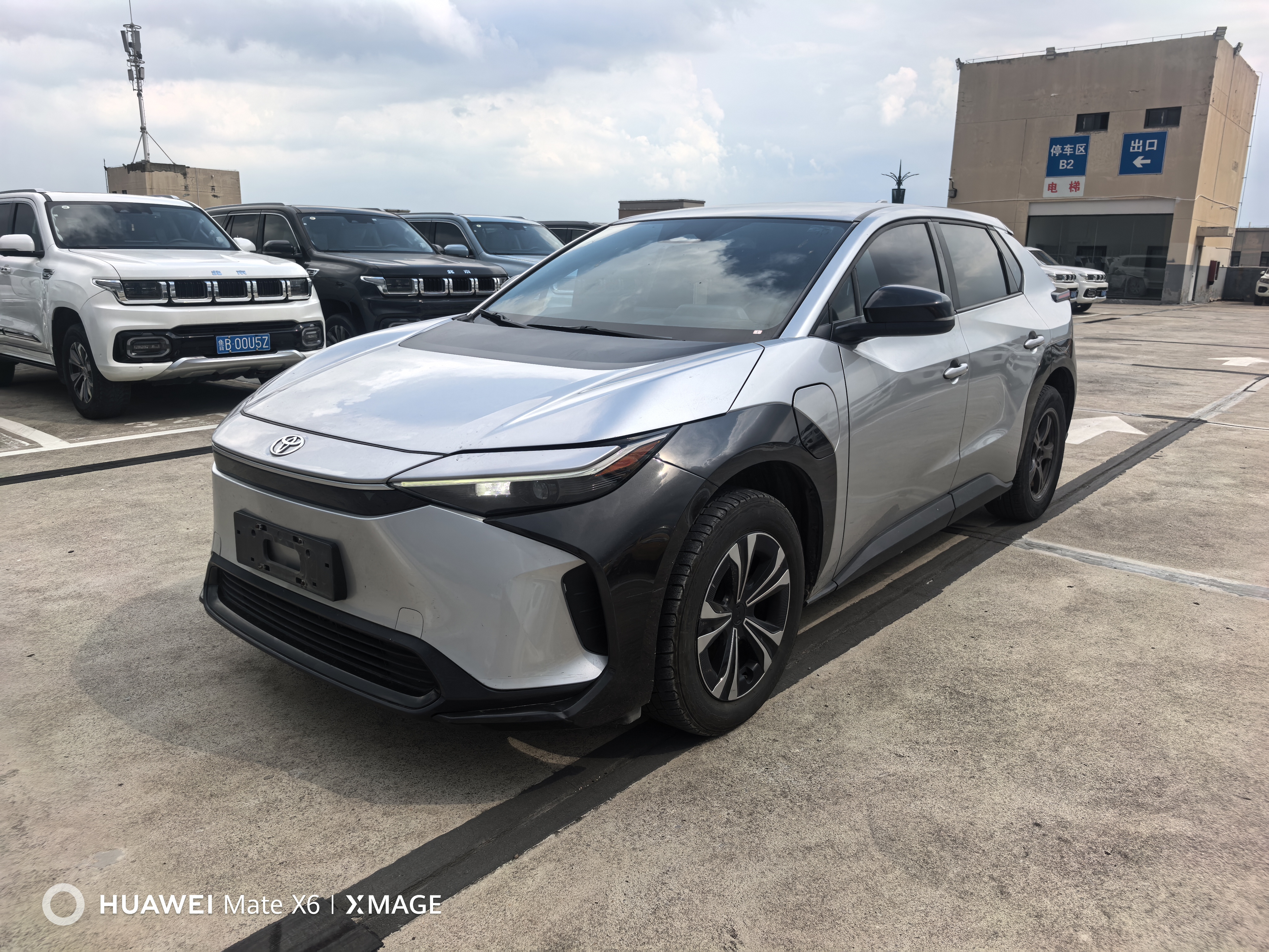 Toyota bZ4X 2023 汽车图片 