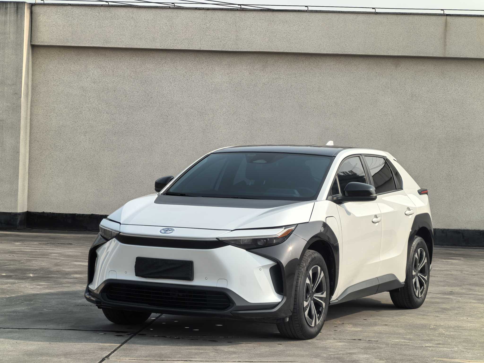 Toyota bZ4X 2023 汽车图片 