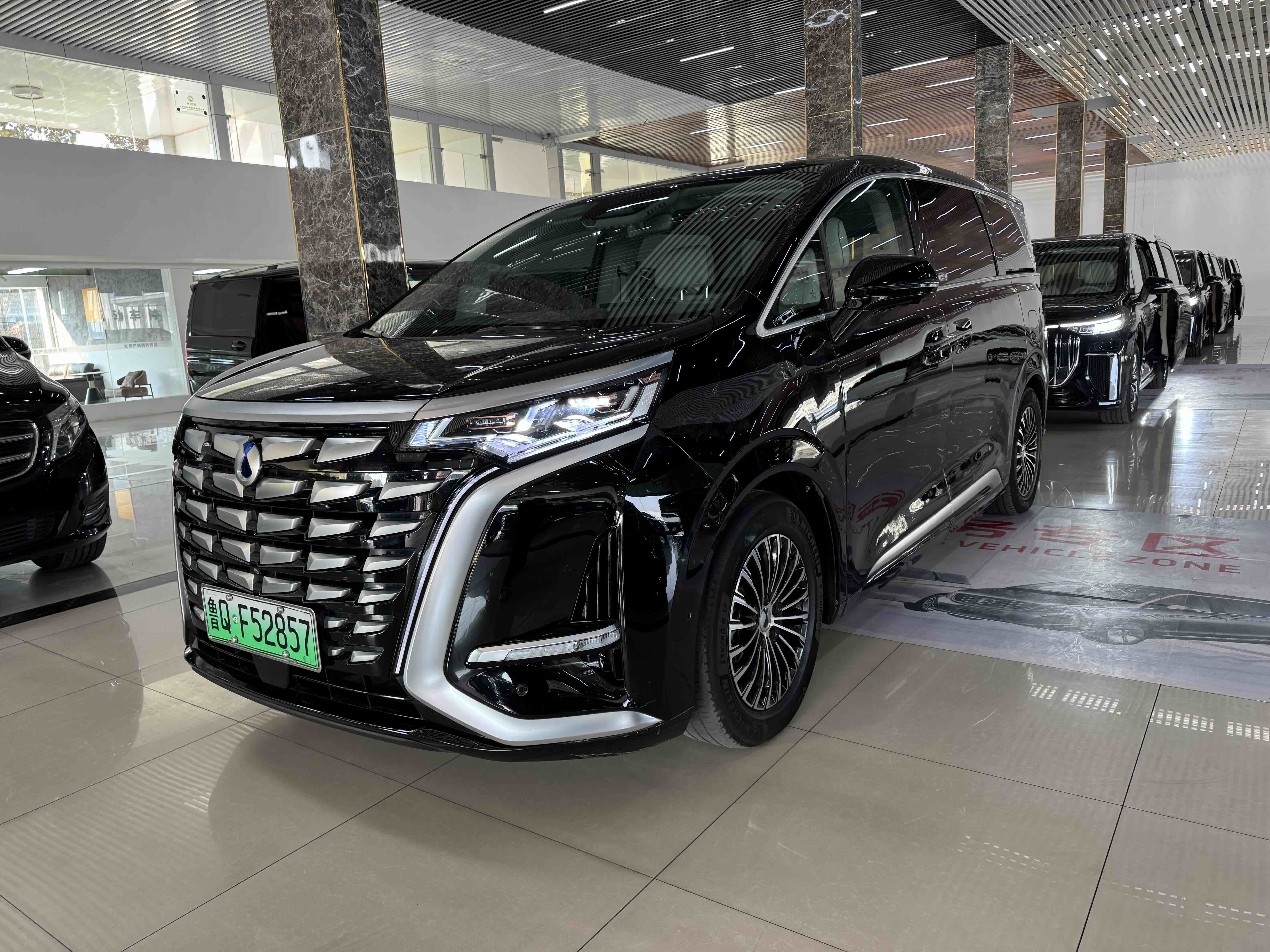 Denza D9 2023 صورة سيارة 