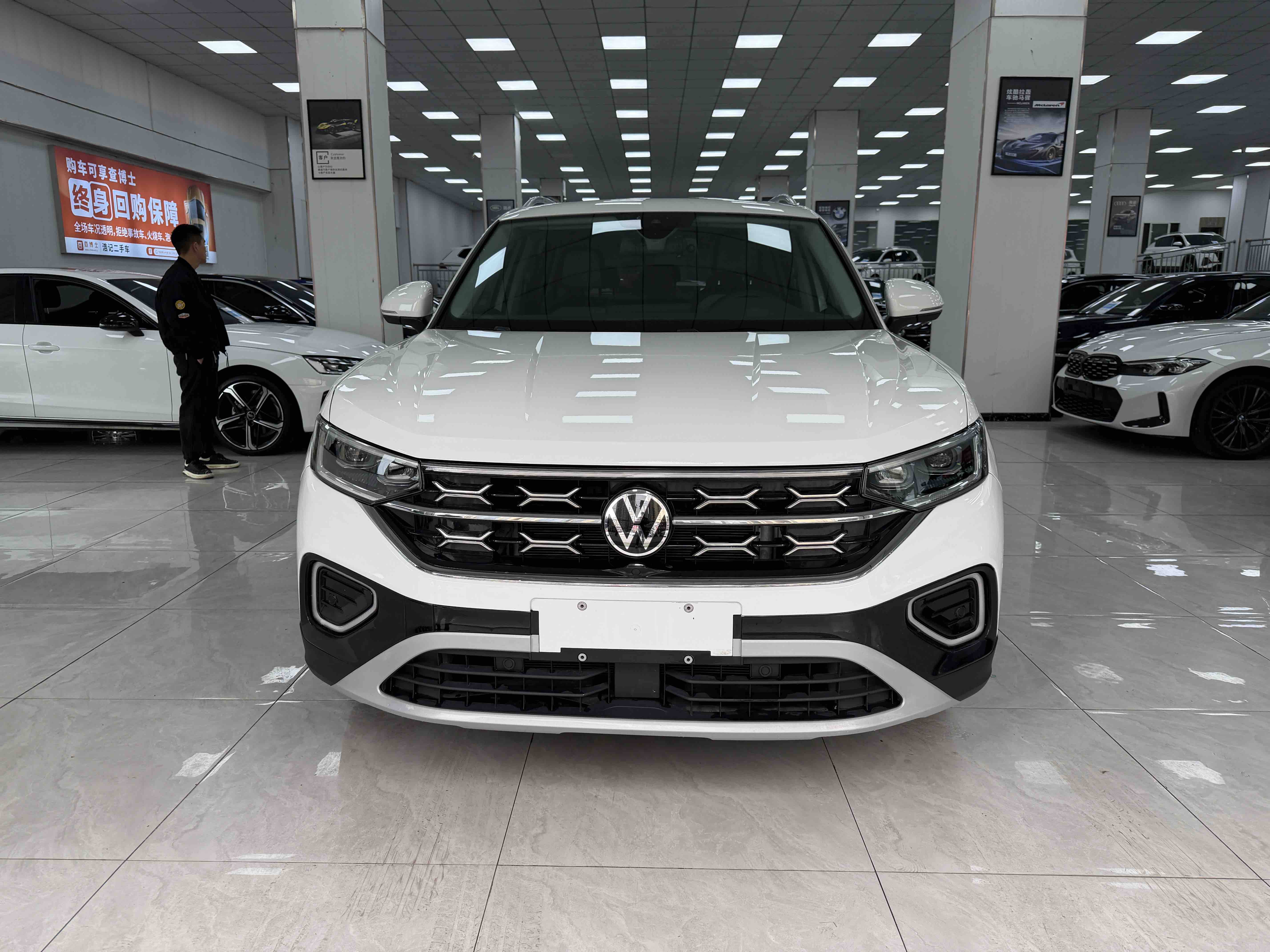 Volkswagen Tayron 2024 immagine di auto 