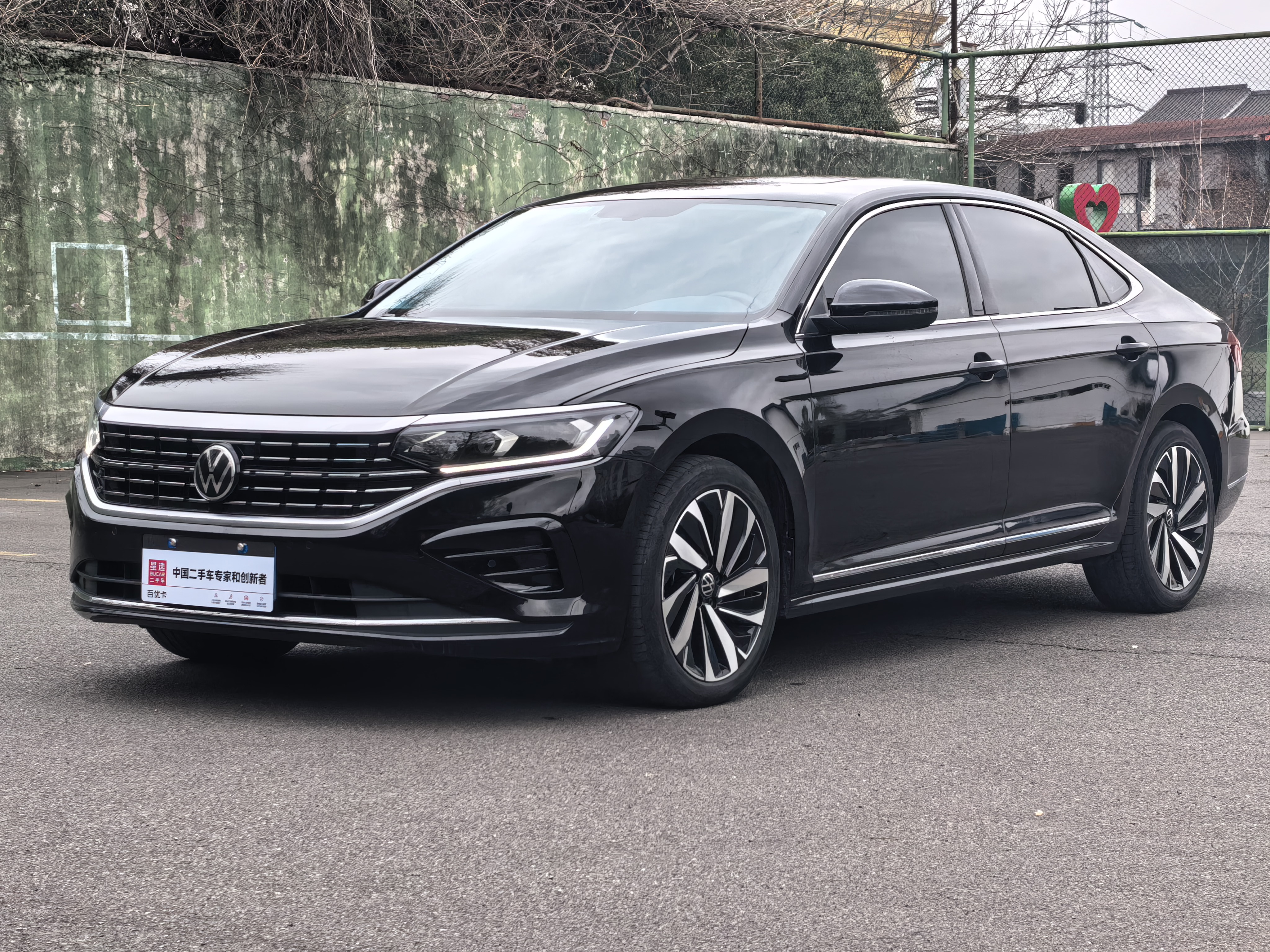 Volkswagen Passat 2023 car image 