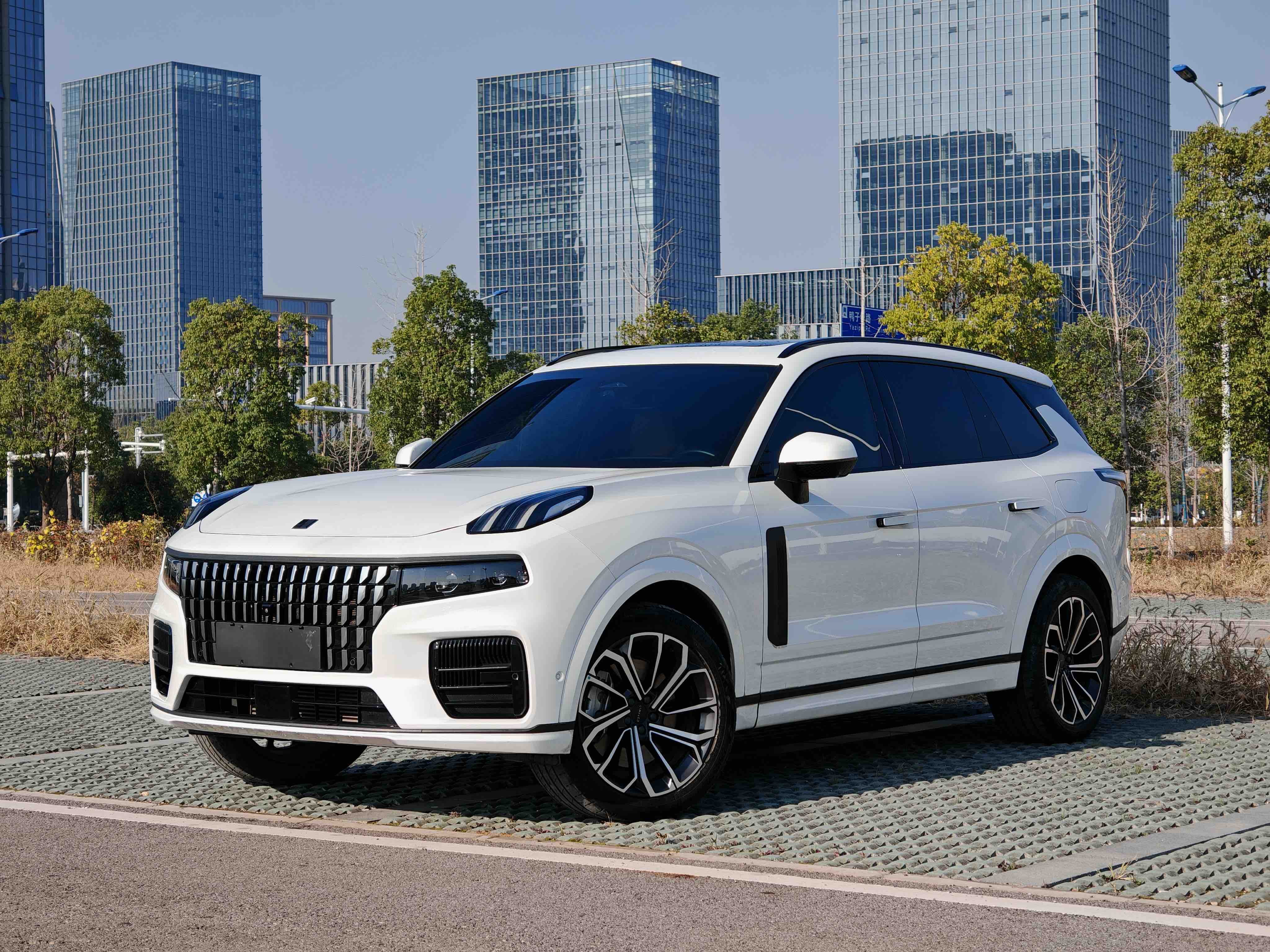 Lynk & Co 09 EM-P 2022 Lynk & Co 09 EM-P 2022 car image