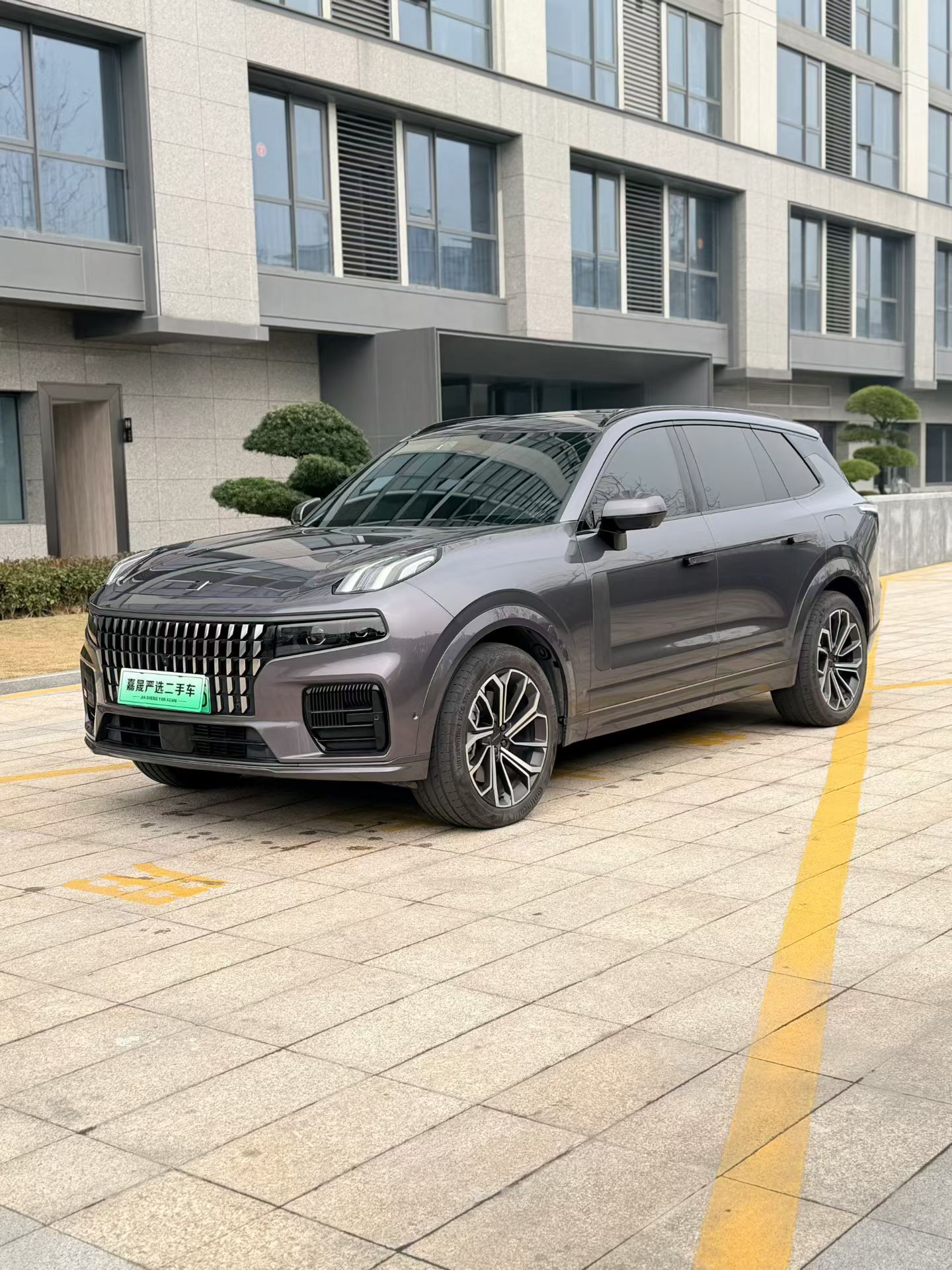 Lynk & Co 09 EM-P 2023 Lynk & Co 09 EM-P 2023 car image