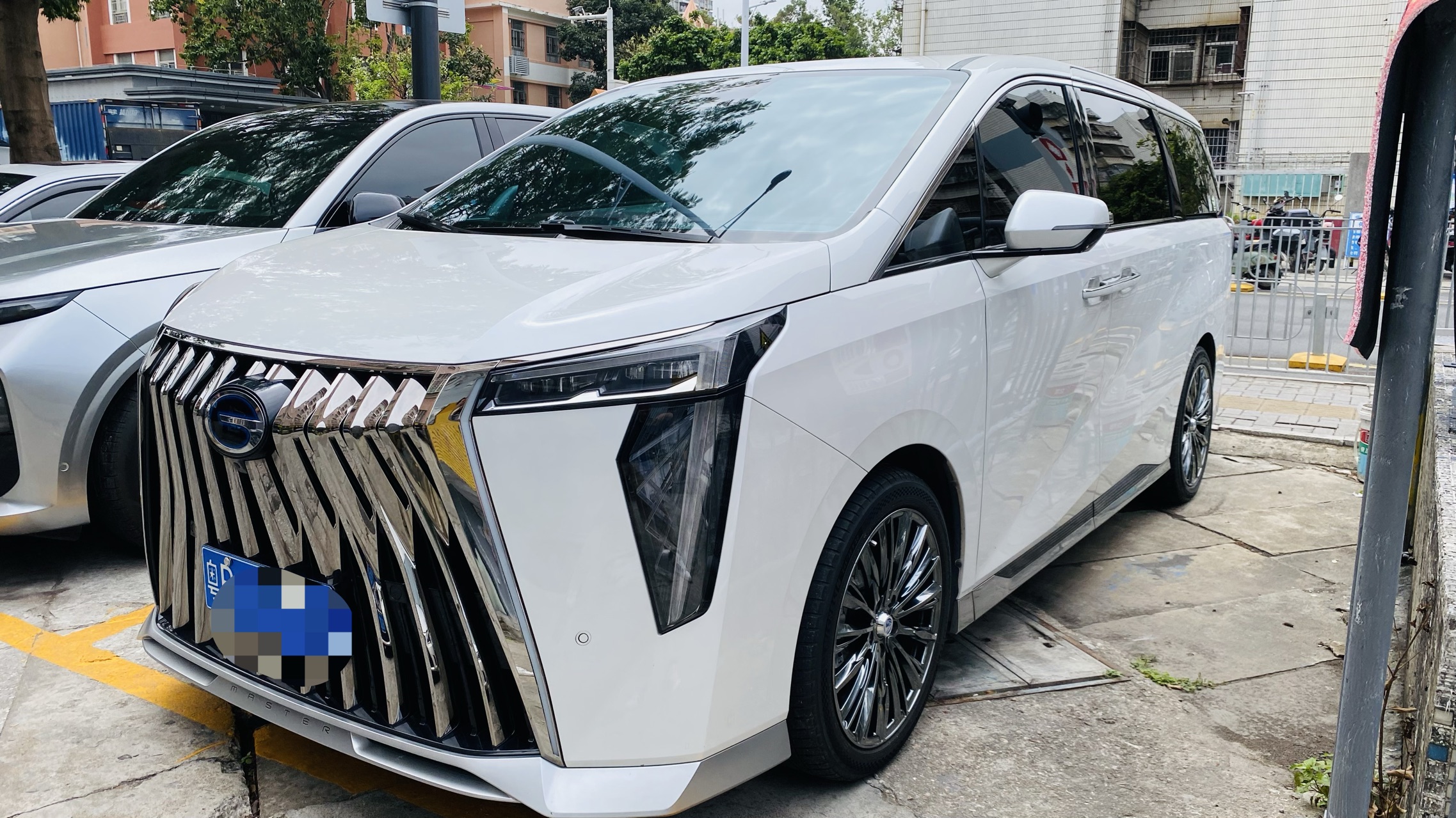 GAC Trumpchi M8 2023 汽车图片 