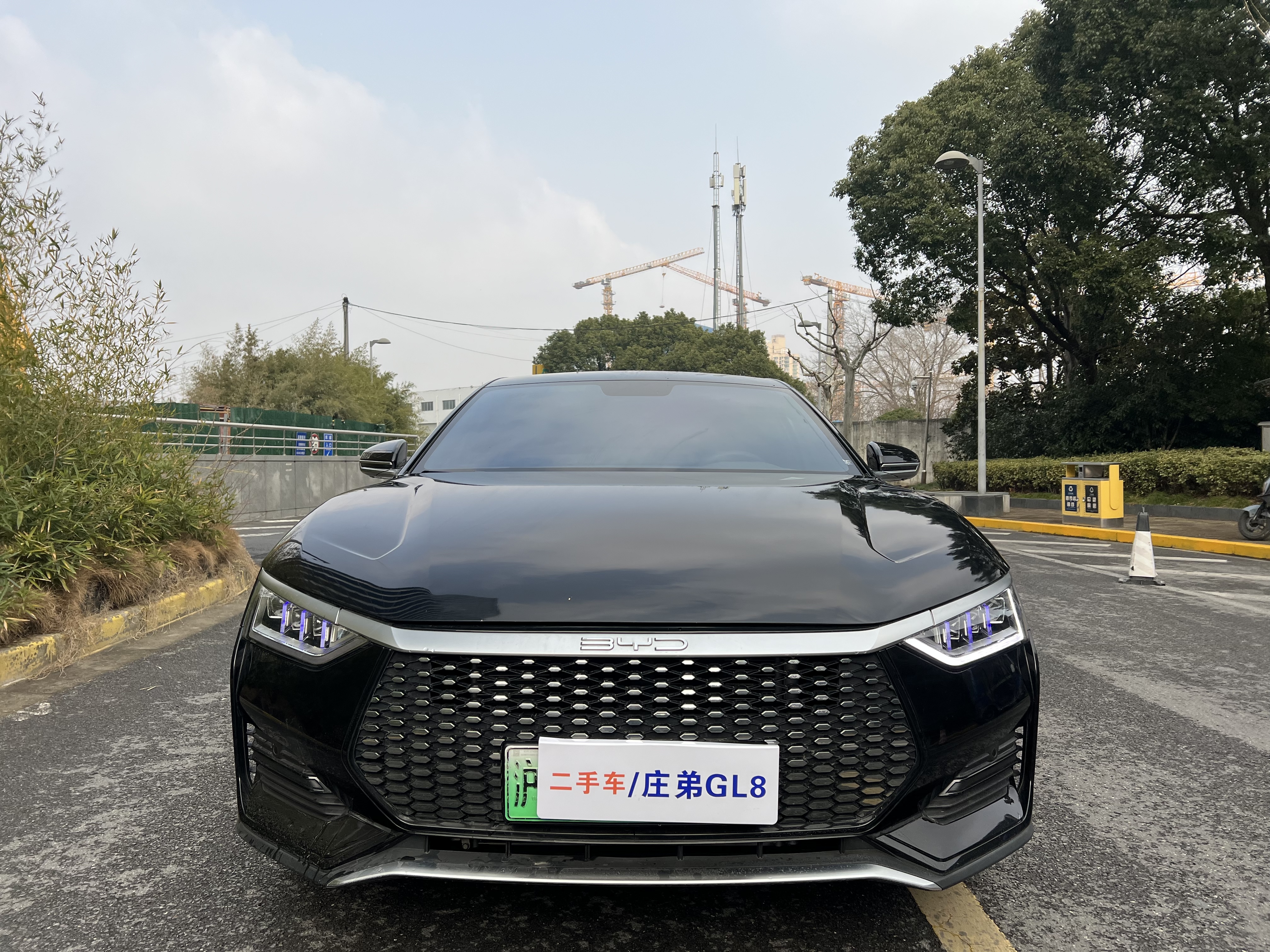 BYD e9 2022 car image 