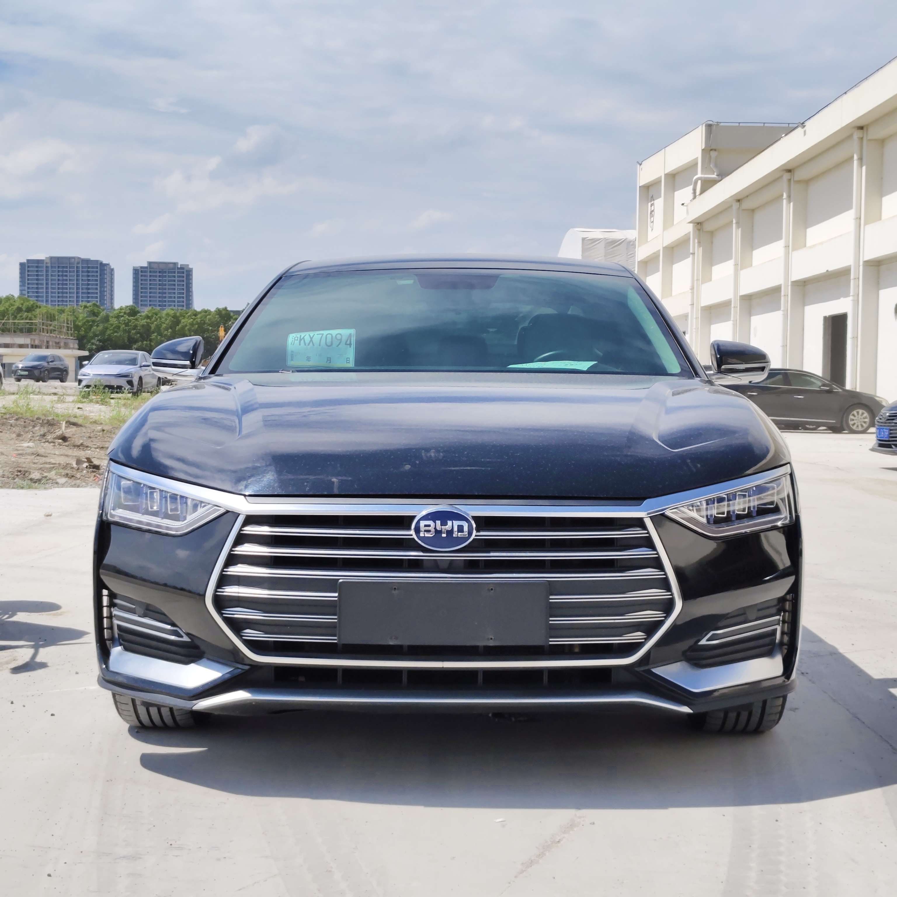 BYD e9 2022 car image 