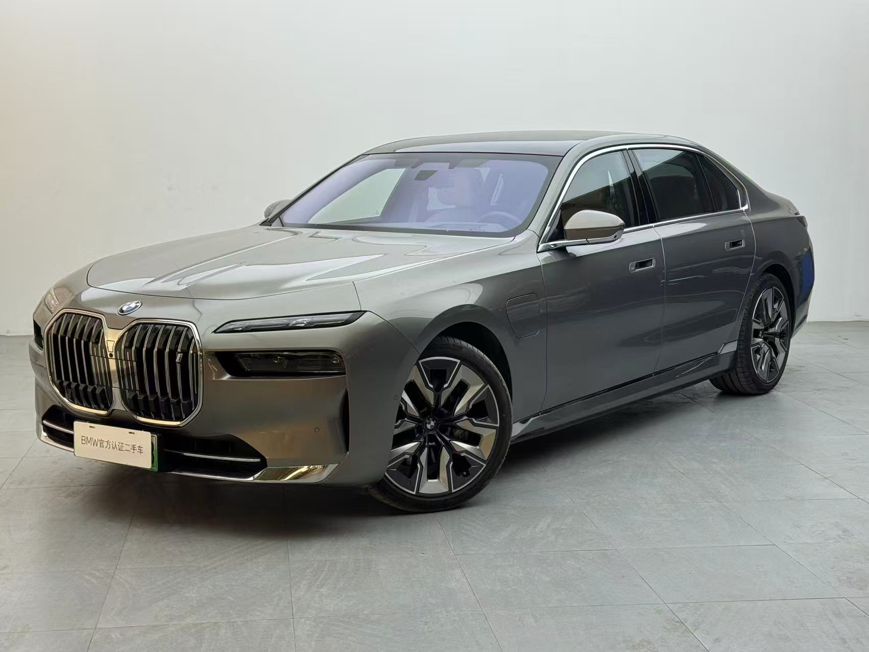 BMW i7 2023 immagine di auto 