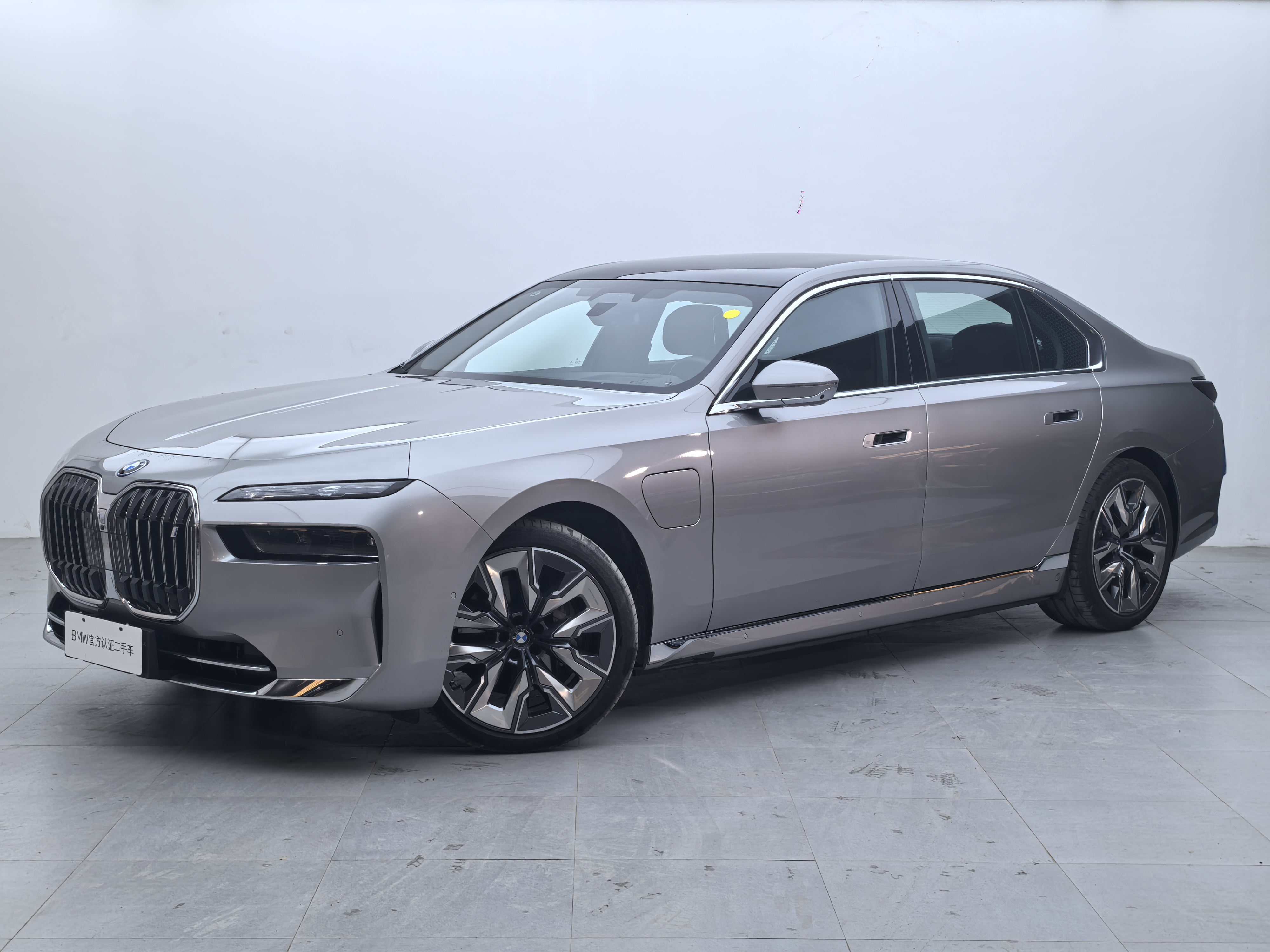 BMW i7 2023 immagine di auto 