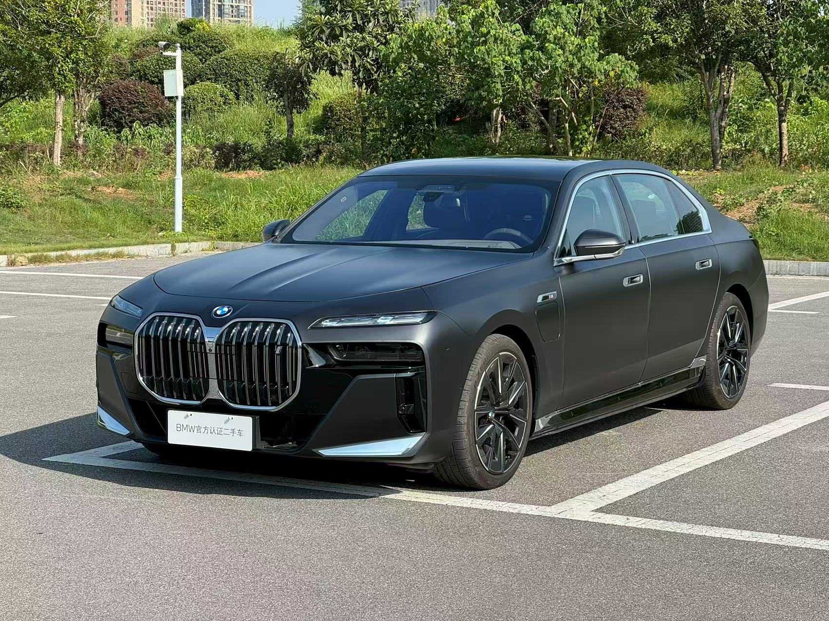 BMW i7 M70L 2023 car image 